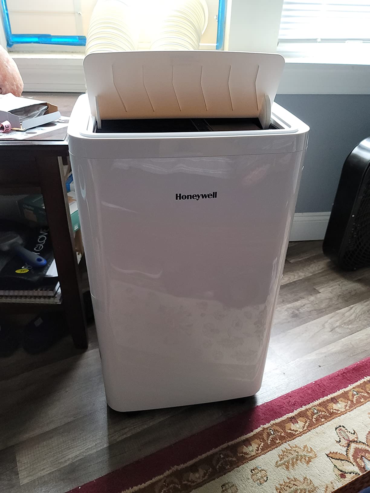 Honeywell 14,500 BTU Portable Air Conditioner for Rooms up to 700 Sq Ft, with Dual Hose & 101 Pint Dehumidifier, Includes Remote Control and Window Kit, HW4CEDAWW0, White (10,000 BTU SACC) - Customer Photo 2