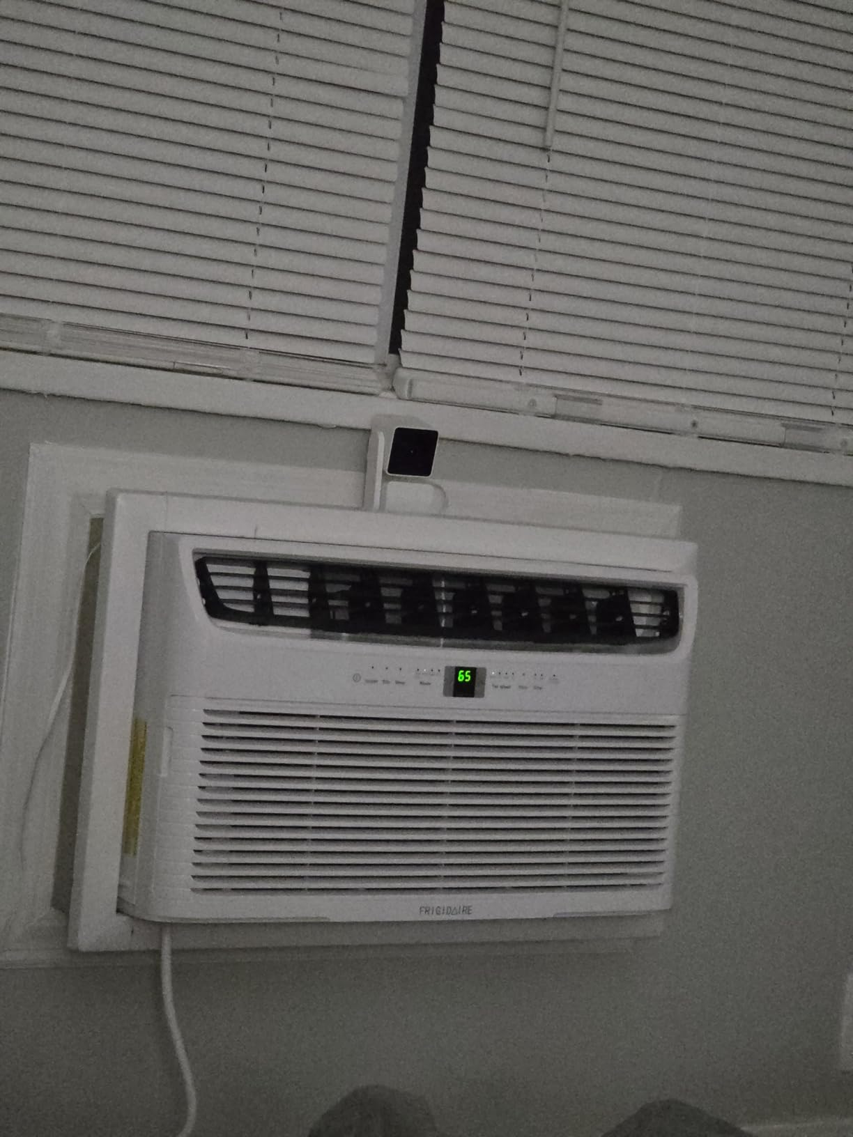 Frigidaire Through-the-Wall Room Air Conditioner, Remote Control, Washable Filter, Timer & Sleep Mode, 115/120V, White (12,000) - Customer Photo 2