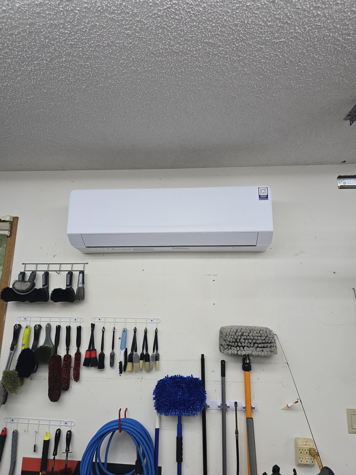 DELLA Serena 22 SEER2 18000 BTU Smart Wifi Mini Split Heat Pump Works with Alexa, Energy Star 1.5 Ton Pre-Charged 230V Ductless AC Unit Inverter System for Rooms up to 1000Sq.Ft, 16.4ft Install Kit - Customer Photo 1