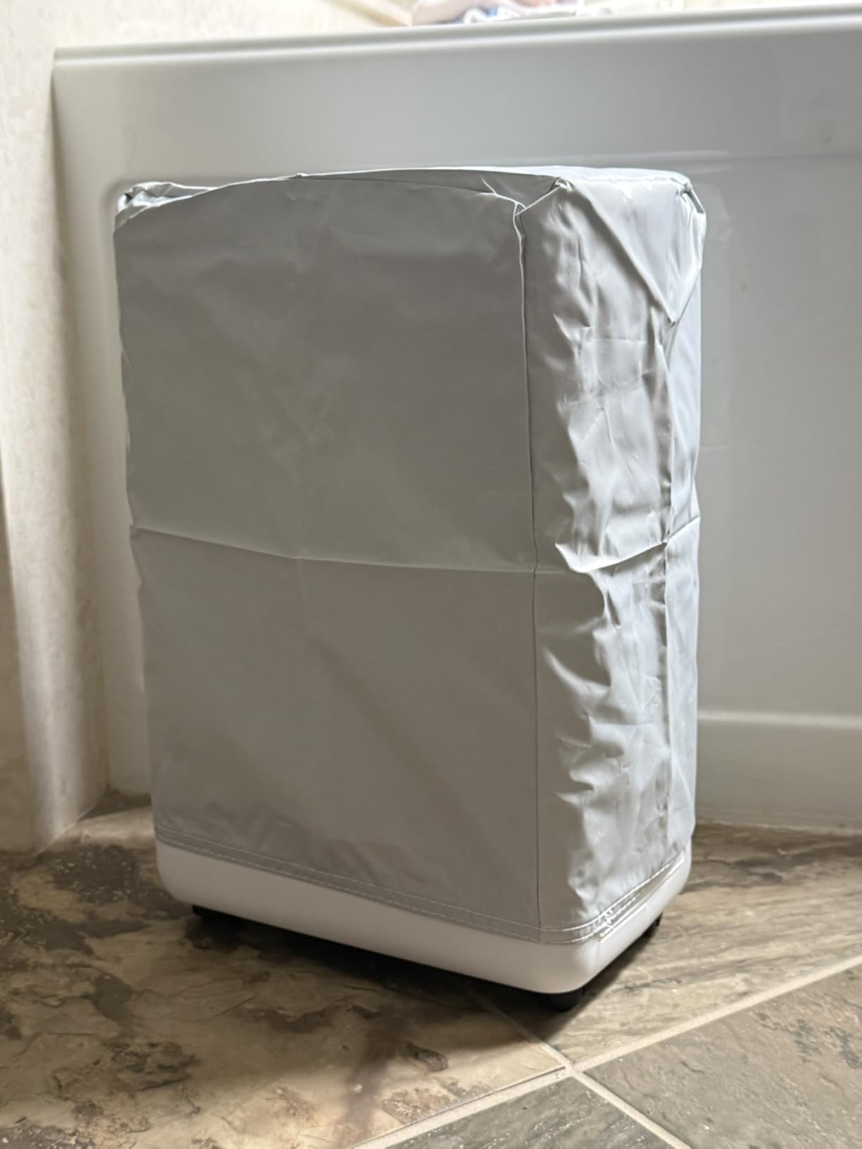 Aiusevo 30 Pint Dehumidifier for Basement, 2000 Sq. Ft Dehumidifiers for Home with Drain Hose, 3 Modes, Smart Humidity Control, 24H Timer, 0.52 Gal Water Tank, for Bedroom, Bathroom, RV - Customer Photo 4