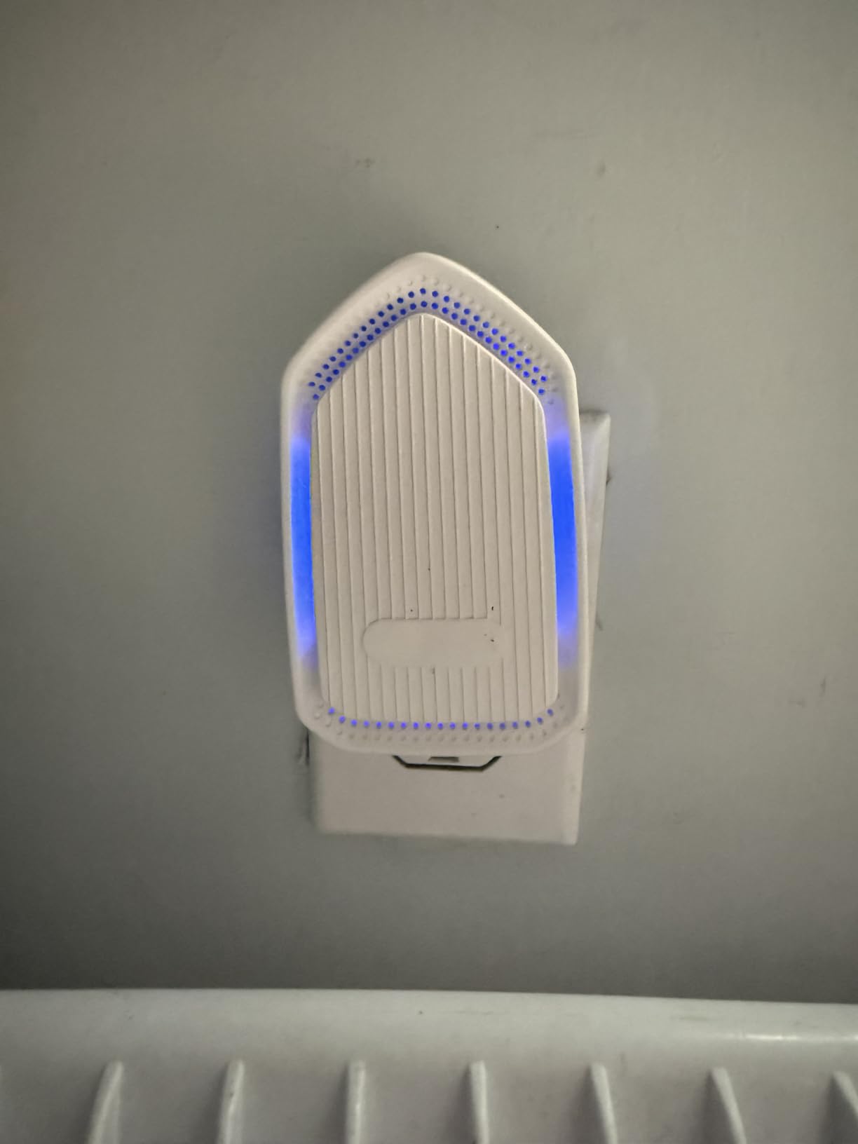 Air Ionizers Plug In Negative Ion Air Purifiers Quiet Air Freshener for Home Bedroom Office Basement - Portable Mini Air Cleaner Odor, Smoke, Dust, Pet Smell (2, White) Customer Review Air Ionizers Plug In Negative Ion Air Purifiers Quiet Air Freshener for Home Bedroom Office Basement - Portable Mini Air Cleaner Odor, Smoke, Dust, Pet Smell (2, White) - Customer Photo 1
