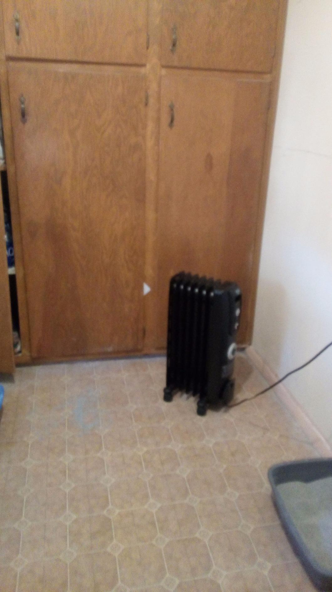De'Longhi Oil filled Radiator Heater, 1500W Electric Space Heater for indoor use, portable room heater, Energy Saving, full room like office and bedroom with safety features, EW7707CM - Customer Photo 2