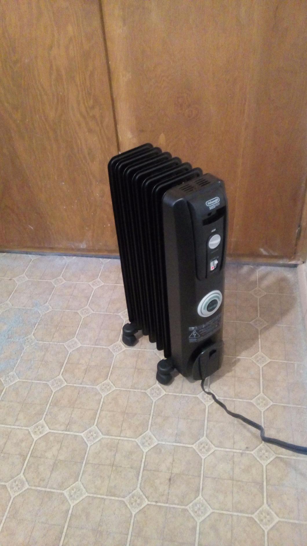 De'Longhi Oil filled Radiator Heater, 1500W Electric Space Heater for indoor use, portable room heater, Energy Saving, full room like office and bedroom with safety features, EW7707CM - Customer Photo 4