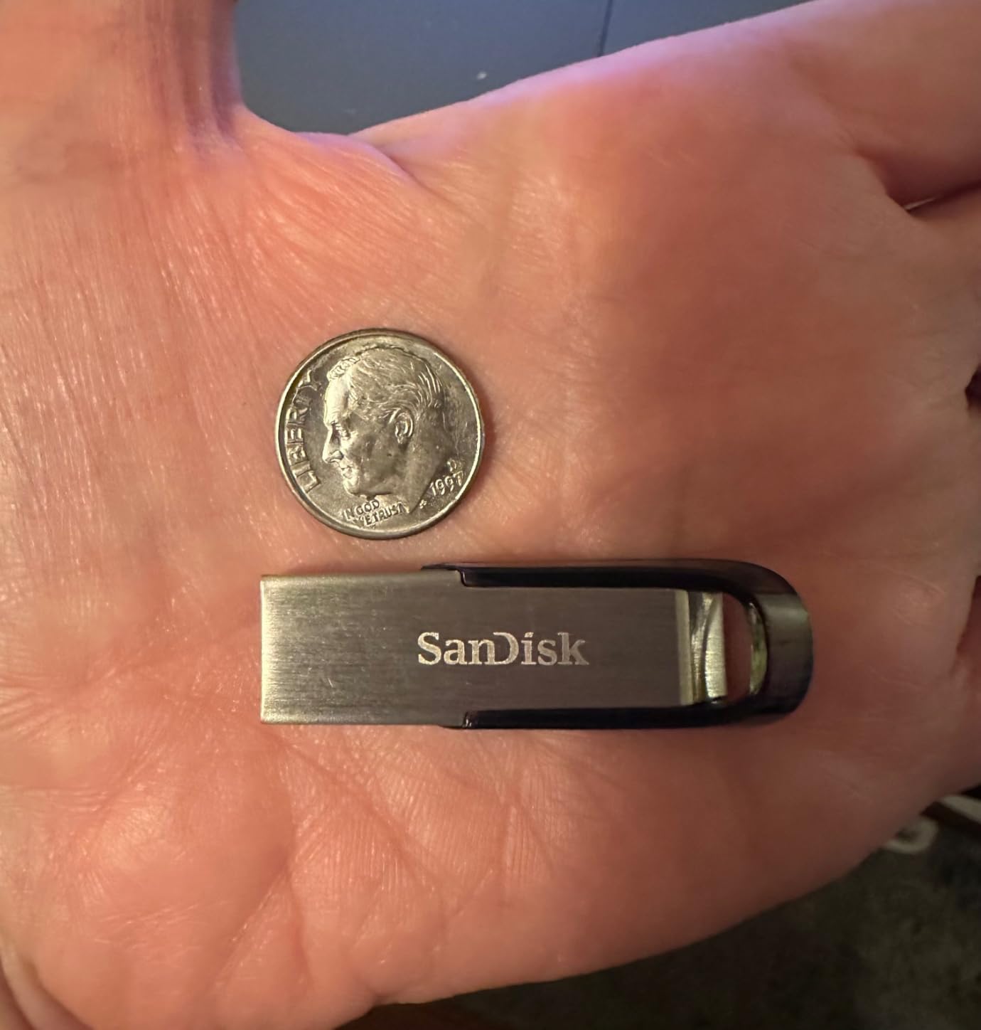 SanDisk 128GB Ultra Flair USB 3.0 Flash Drive - SDCZ73-128G-G46, black Customer Review SanDisk 128GB Ultra Flair USB 3.0 Flash Drive - SDCZ73-128G-G46, black - Customer Photo 2