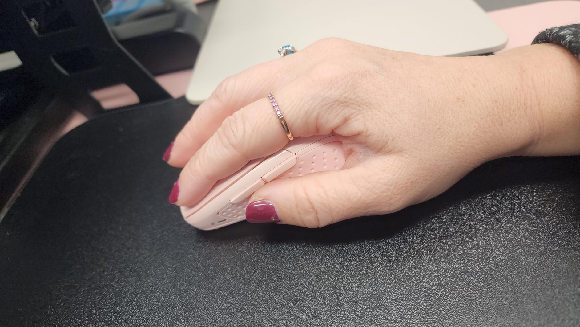 TECKNET Wireless Mouse, 2.4G Ergonomic Optical Mouse, Computer Mouse for Laptop, PC, Computer, Chromebook, Notebook, 6 Buttons, 24 Months Battery Life, 2600 DPI, 5 Adjustment Levels - Customer Photo 1