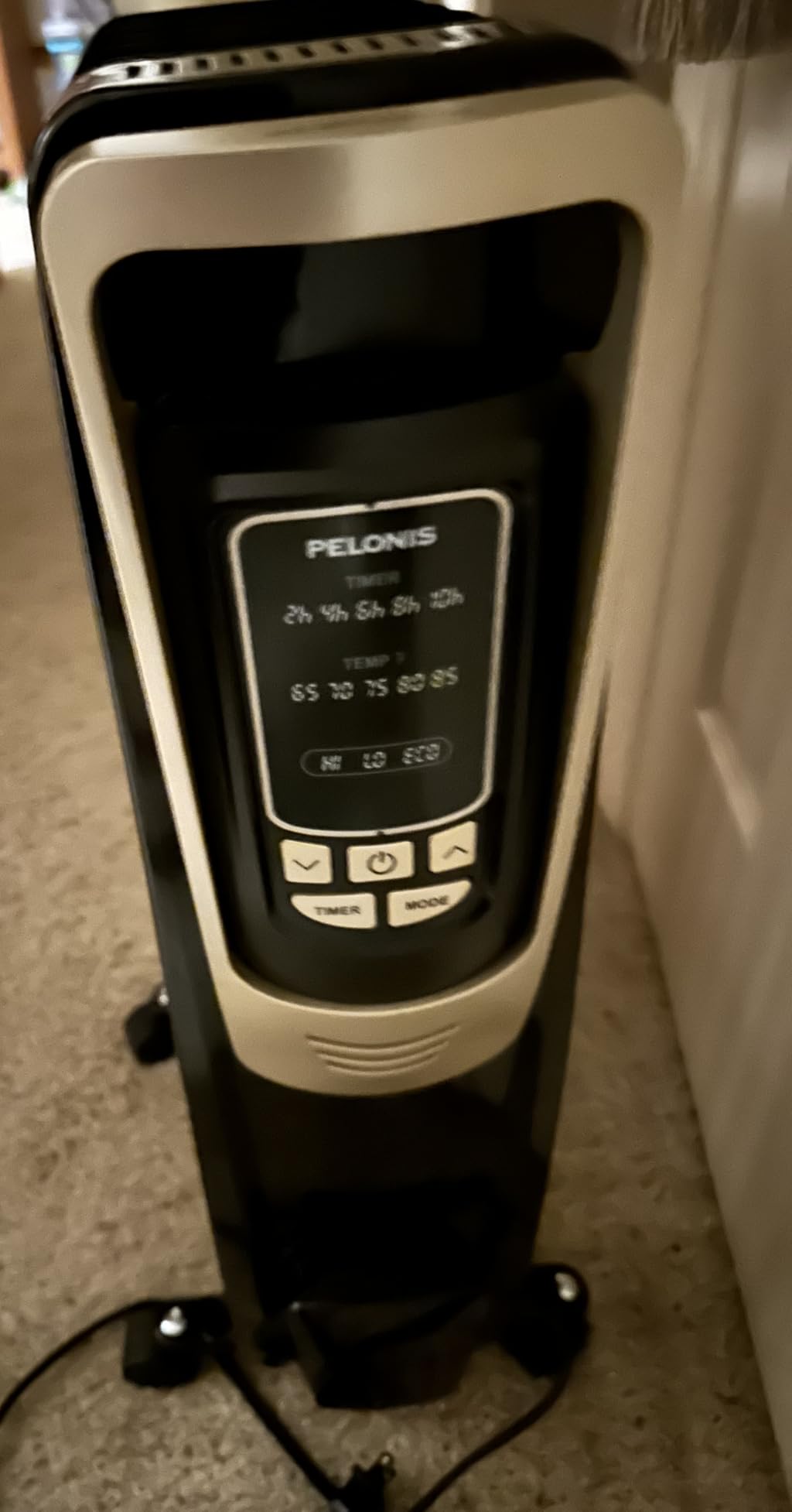 PELONIS Radiator Heater for indoor use Large Room with Remote, Thermostat & LED Display, Quiet Oil Filled Heater with 5 Temperature Settings, Overheat & Tip-Over Protection, Silver - Customer Photo 1