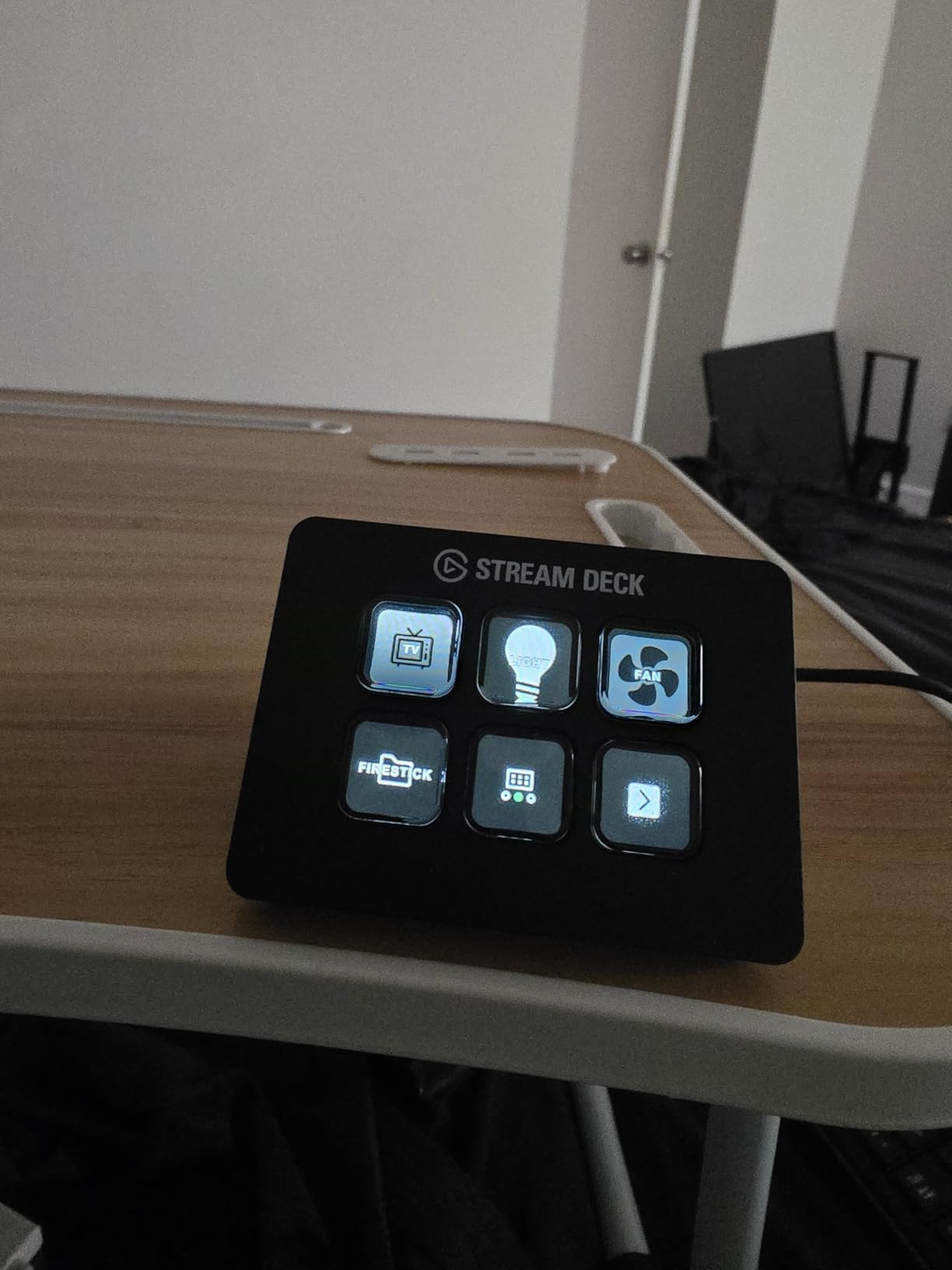 Elgato Stream Deck Mini – Control Zoom, Teams, PowerPoint, MS Office and More, Boost Productivity with Seamless Integration for Daily Apps, Set Up Shortcuts Easily, Compatible with Mac and PC Customer Review Elgato Stream Deck Mini – Control Zoom, Teams, PowerPoint, MS Office and More, Boost Productivity with Seamless Integration for Daily Apps, Set Up Shortcuts Easily, Compatible with Mac and PC - Customer Photo 1