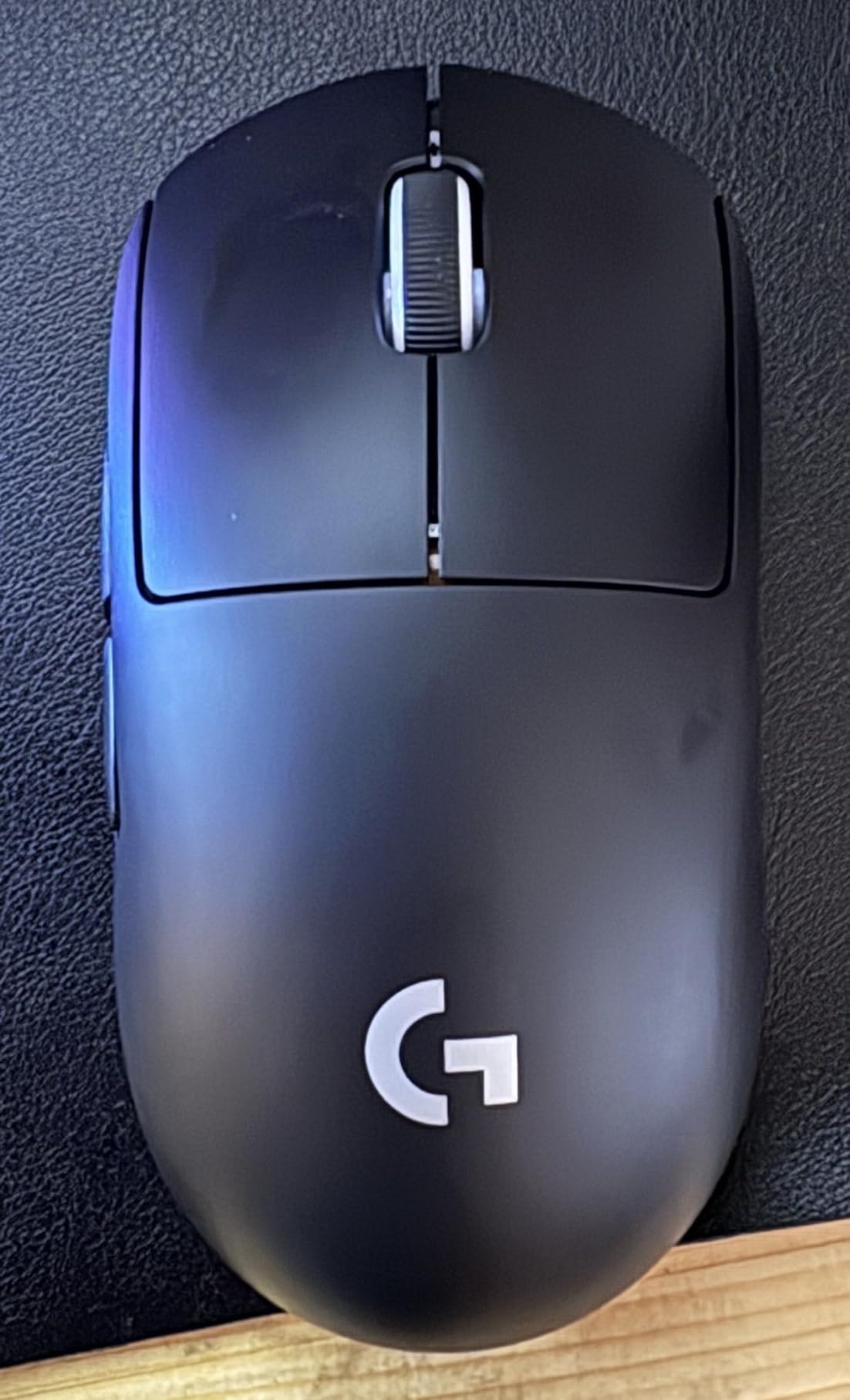 Logitech G PRO X SUPERLIGHT Wireless Gaming Mouse, Ultra-Lightweight, HERO 25K Sensor, 25,600 DPI, 5 Programmable Buttons, Long Battery Life, Compatible with PC / Mac - Black - Customer Photo 4