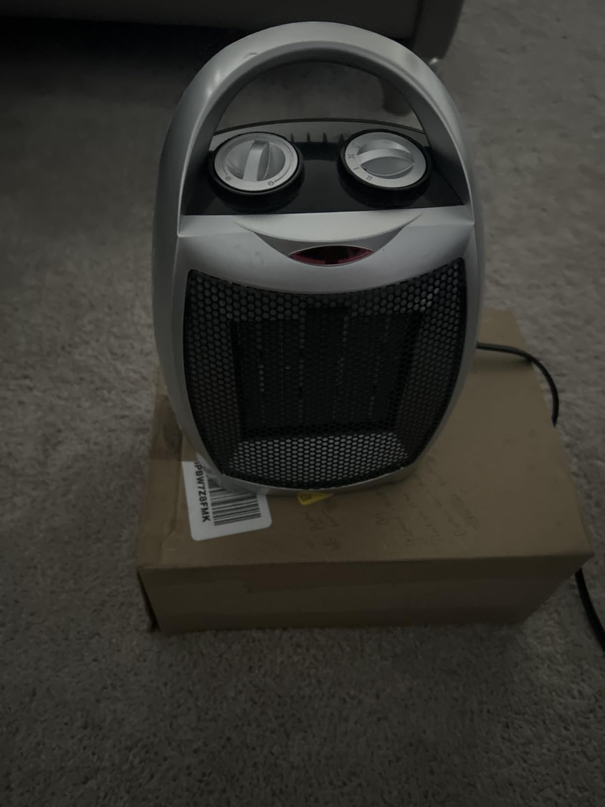 Kismile Portable Electric Space Heater, Small Ceramic Heater Fan with Thermostat, Tip-Over and Overheat Protection,Fast Heating for Home/Office,1500W(White) Customer Review Kismile Portable Electric Space Heater, Small Ceramic Heater Fan with Thermostat, Tip-Over and Overheat Protection,Fast Heating for Home/Office,1500W(White) - Customer Photo 1
