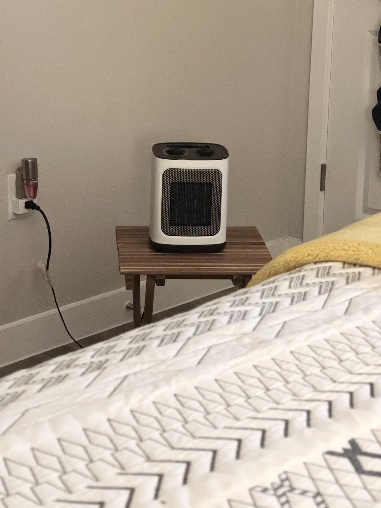 Kismile Portable Electric Space Heater, Small Ceramic Heater Fan with Thermostat, Tip-Over and Overheat Protection,Fast Heating for Home/Office,1500W(White) Customer Review Kismile Portable Electric Space Heater, Small Ceramic Heater Fan with Thermostat, Tip-Over and Overheat Protection,Fast Heating for Home/Office,1500W(White) - Customer Photo 2