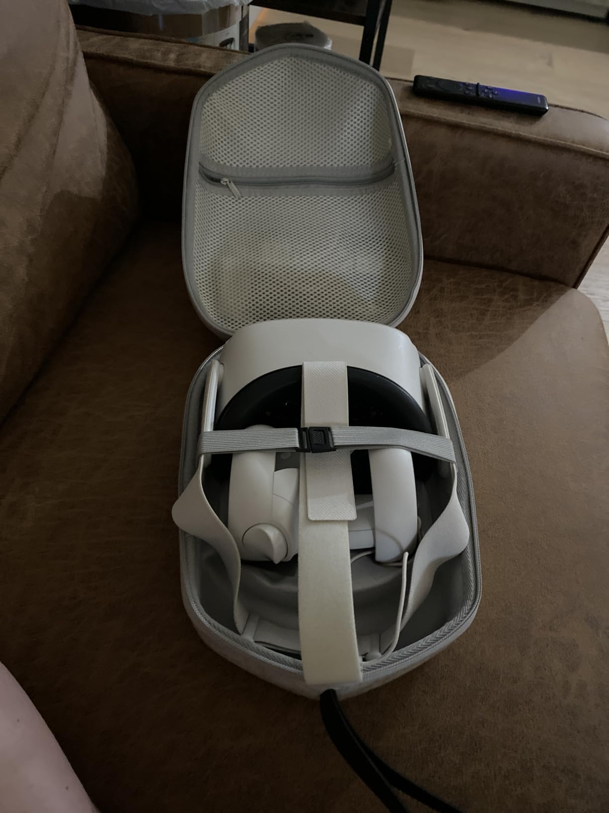 sarlar Hard Carrying Case Compatible with Meta Quest 3S/Quest 3/Oculus Quest 2/Vision Pro Official Original/Elite Strap VR Headset and Controller Accessories, Suitable for Travel and Home Storage Customer Review sarlar Hard Carrying Case Compatible with Meta Quest 3S/Quest 3/Oculus Quest 2/Vision Pro Official Original/Elite Strap VR Headset and Controller Accessories, Suitable for Travel and Home Storage - Customer Photo 1