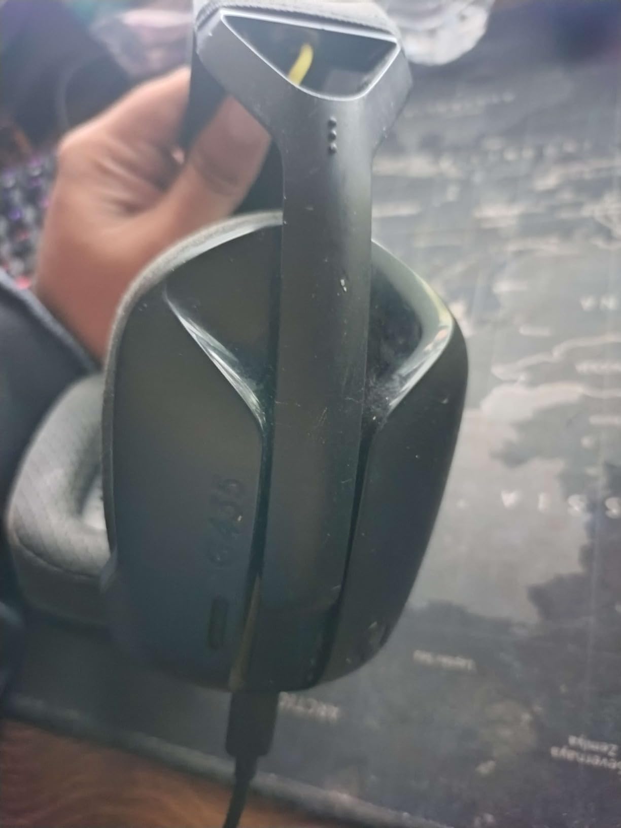 Logitech G435 LIGHTSPEED and Bluetooth Wireless Gaming Headset - Lightweight over-ear headphones, built-in mics, 18h battery, compatible with Dolby Atmos, PC, Mobile - Black - Customer Photo 3