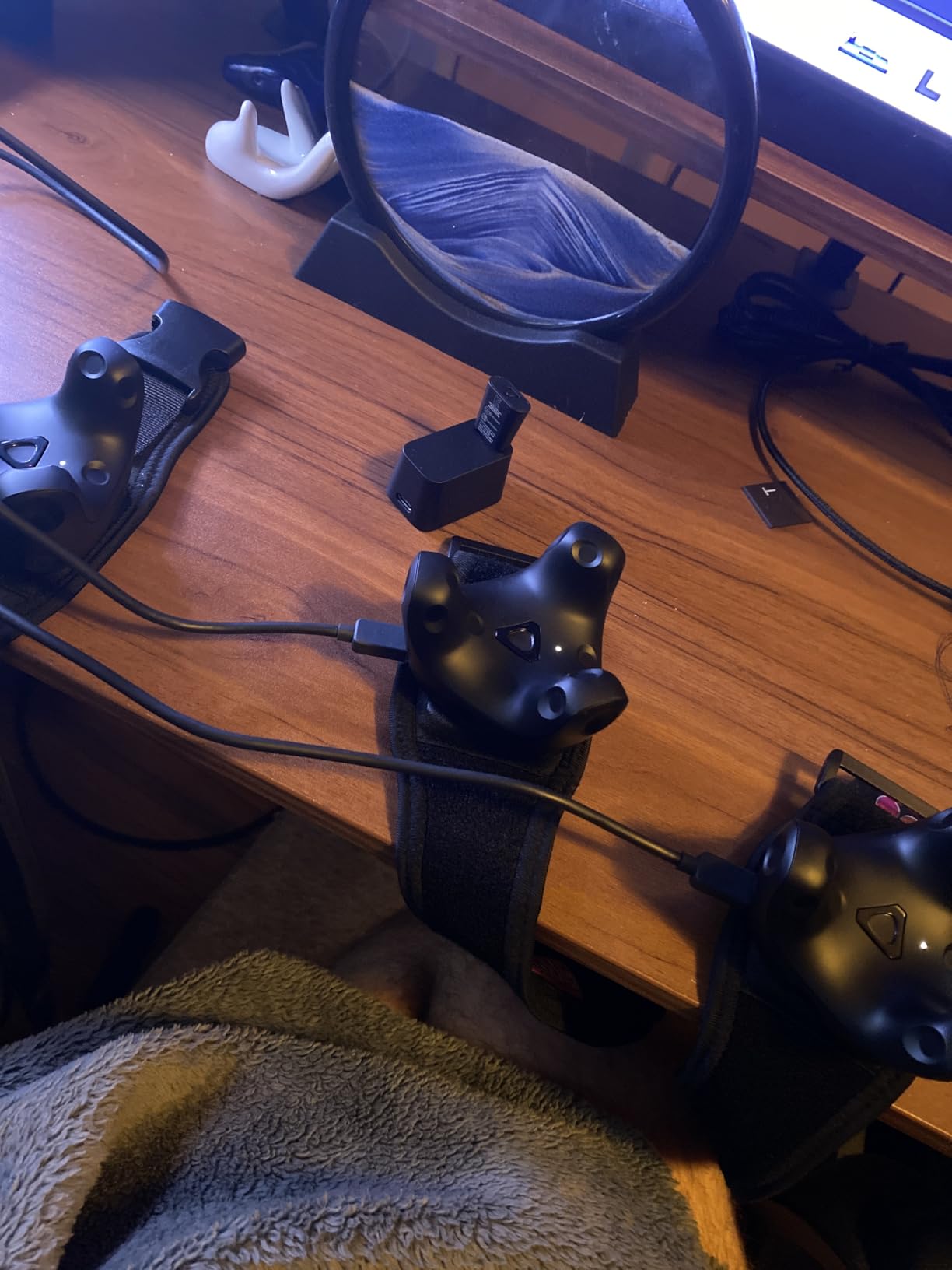 HTC VIVE Tracker (3.0) – Full-Body Tracking for SteamVR, VRChat, Motion Capture Customer Review HTC VIVE Tracker (3.0) – Full-Body Tracking for SteamVR, VRChat, Motion Capture - Customer Photo 2