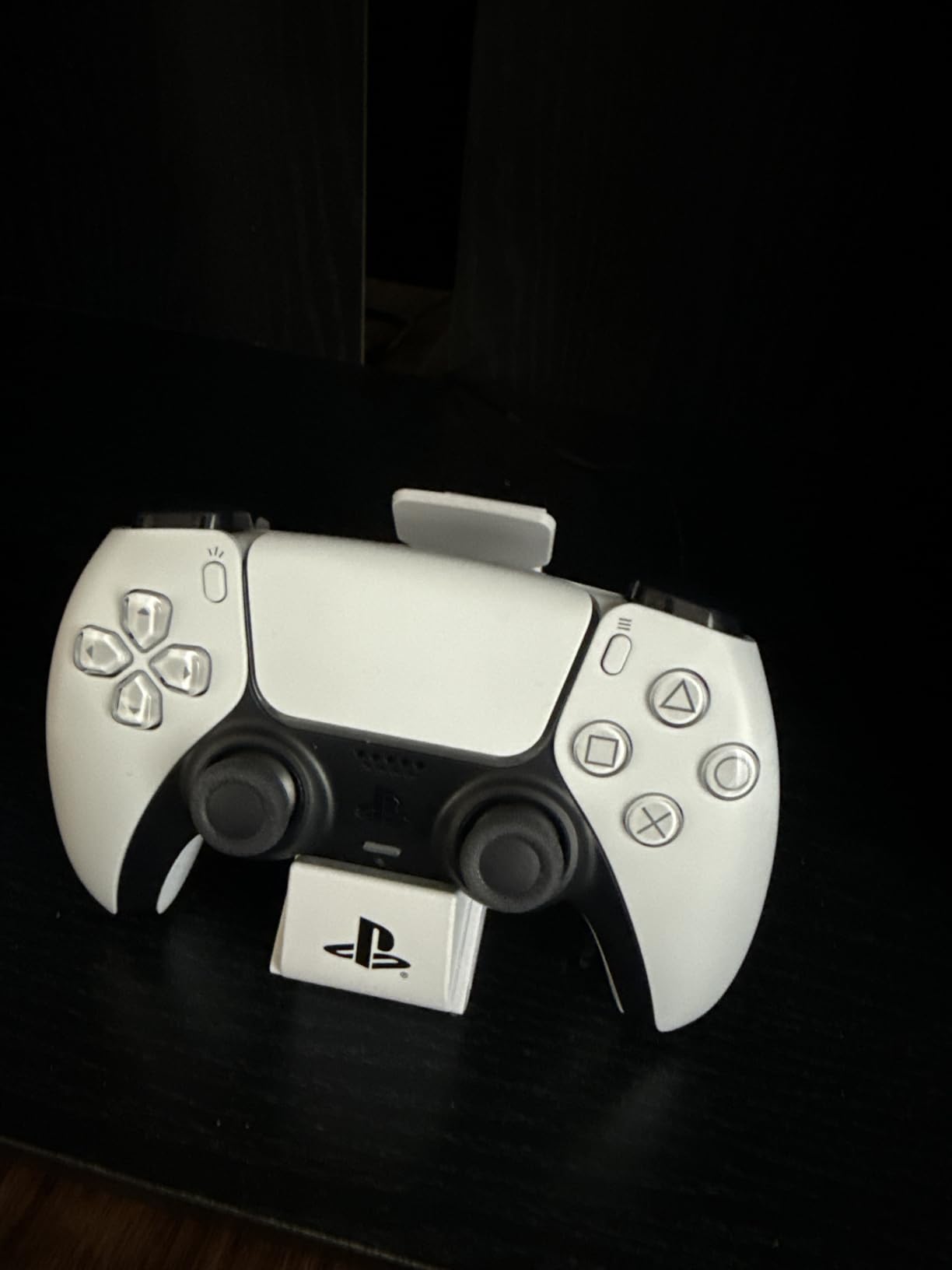 PowerA Twin Charging Station for Dualsense Wireless Controllers, Charge, Sony PlayStation, PS5, Officially Licensed Customer Review PowerA Twin Charging Station for Dualsense Wireless Controllers, Charge, Sony PlayStation, PS5, Officially Licensed - Customer Photo 2