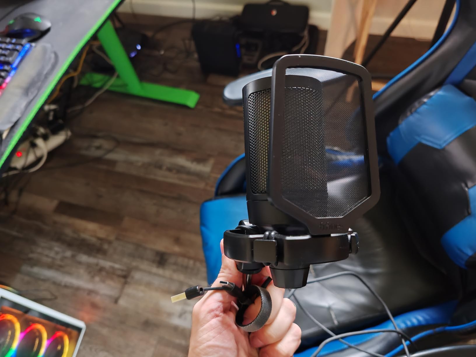 FIFINE Gaming USB Microphone for PC PS5, Condenser Mic with Quick Mute, RGB Indicator, Tripod Stand, Pop Filter, Shock Mount, Gain Control for Streaming Discord Twitch Podcasts Videos- AmpliGame Customer Review FIFINE Gaming USB Microphone for PC PS5, Condenser Mic with Quick Mute, RGB Indicator, Tripod Stand, Pop Filter, Shock Mount, Gain Control for Streaming Discord Twitch Podcasts Videos- AmpliGame - Customer Photo 4
