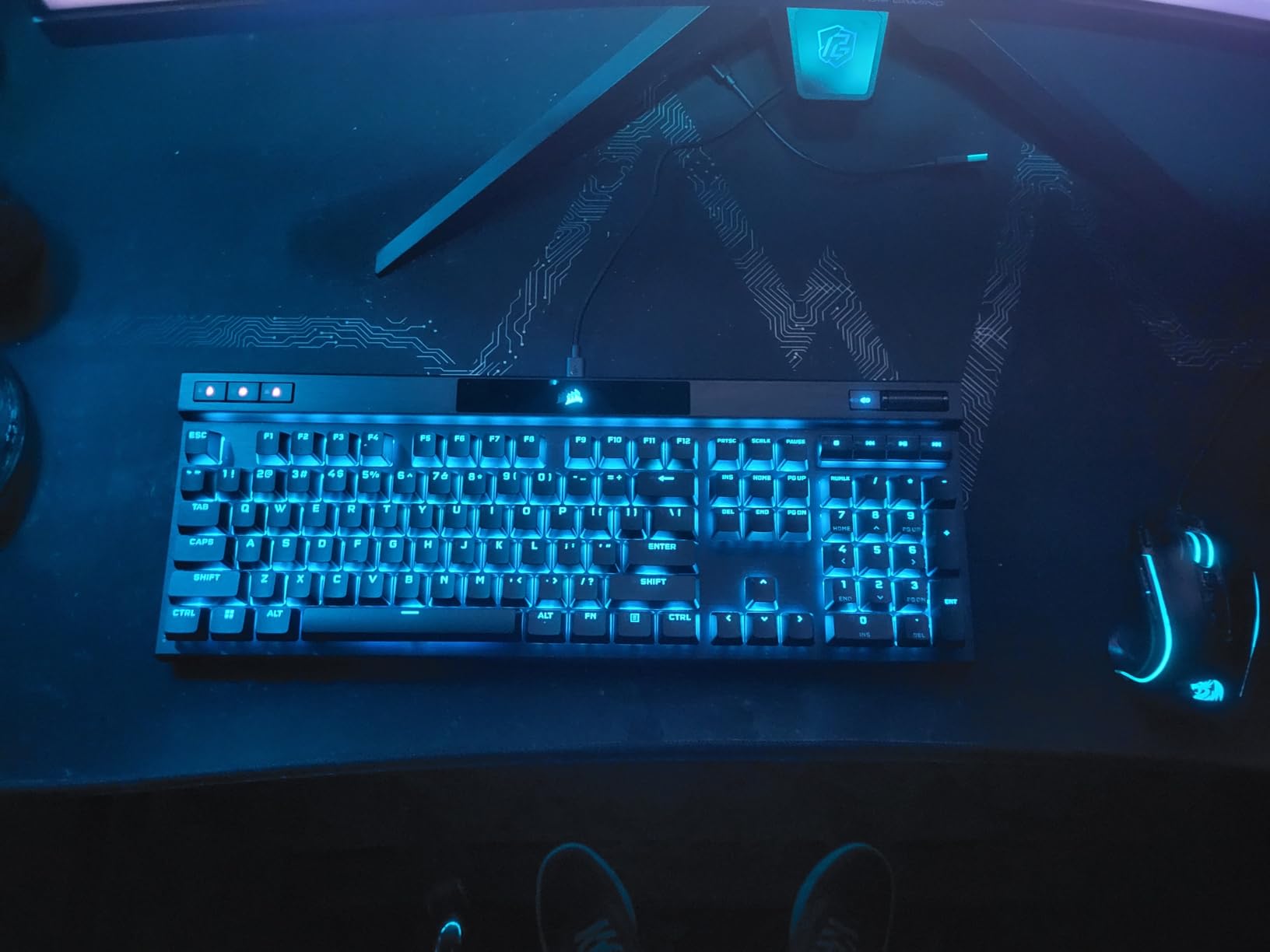 CORSAIR K70 RGB PRO Mechanical Wired Gaming Keyboard – Cherry MX Red Linear Switches, SOCD, PBT Double-Shot Keycaps, 8000Hz Hyper-Polling, NKRO, Anti-Ghosting, Tournament Switch, QWERTY NA – Black Customer Review CORSAIR K70 RGB PRO Mechanical Wired Gaming Keyboard – Cherry MX Red Linear Switches, SOCD, PBT Double-Shot Keycaps, 8000Hz Hyper-Polling, NKRO, Anti-Ghosting, Tournament Switch, QWERTY NA – Black - Customer Photo 1