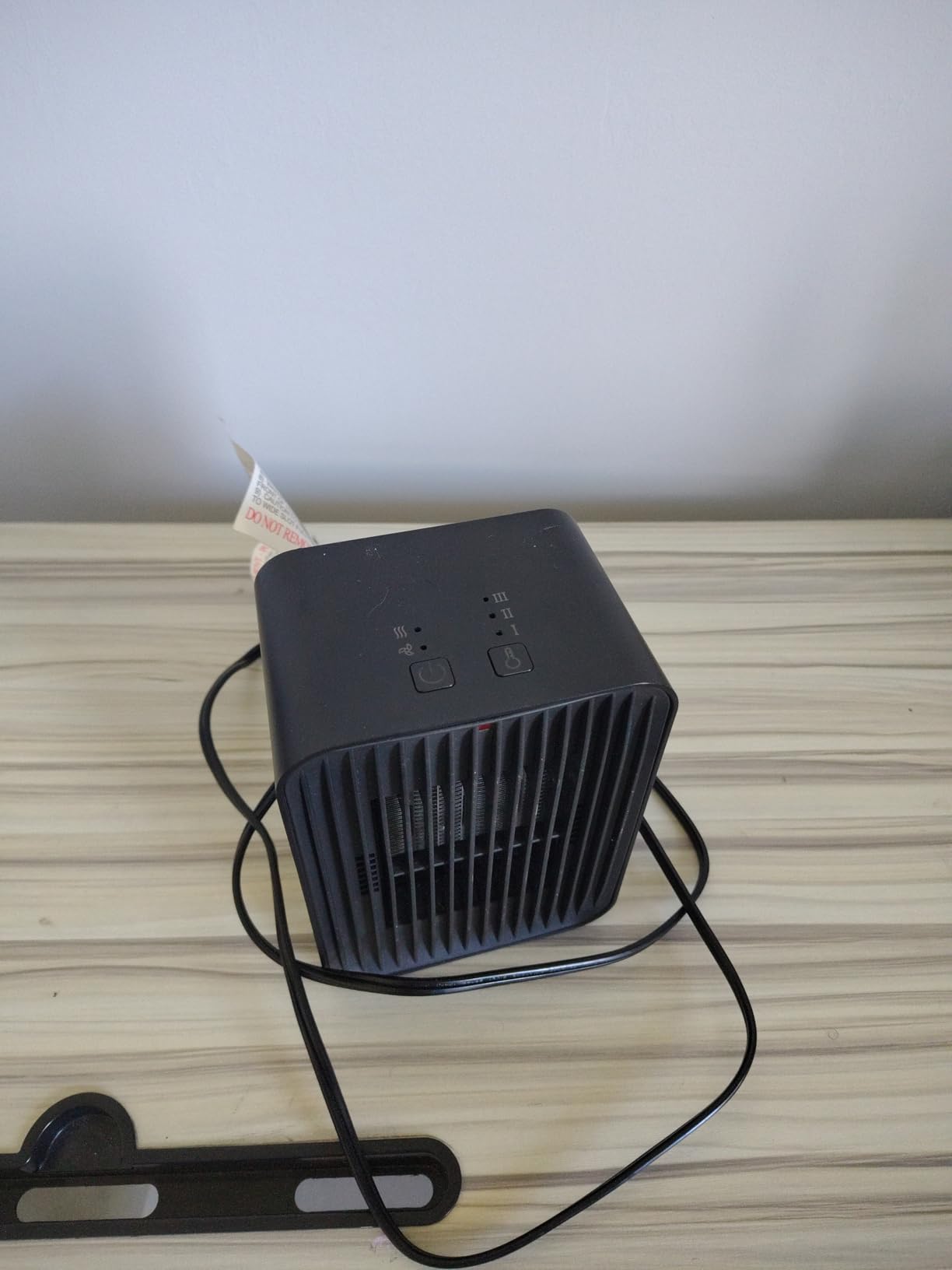 Amazon Basics Ceramic Space Heater, Electric Heater for Indoor Use With 3 Heat Settings, Temperature Control, Lightweight (1.7 LBS), 520 w, Black, 5.1