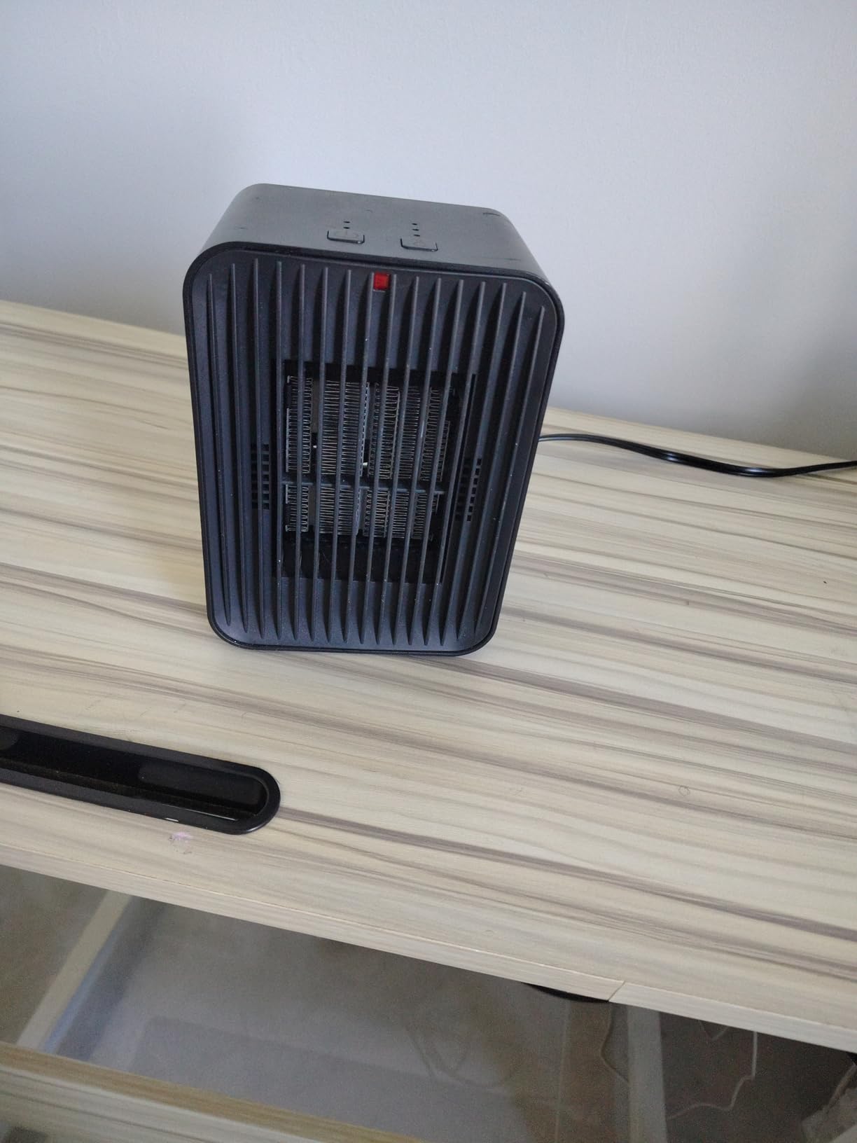 Amazon Basics Ceramic Space Heater, Electric Heater for Indoor Use With 3 Heat Settings, Temperature Control, Lightweight (1.7 LBS), 520 w, Black, 5.1