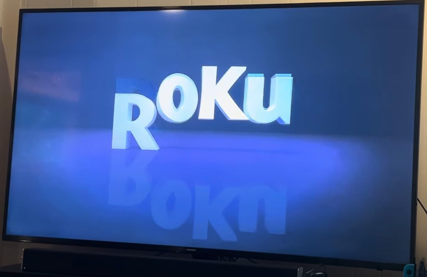 Roku Ultra LT (2023) HD/4K/HDR Dolby Vision Quad-Core Streaming Player with HDMI Cable, Headphones, Voice Remote w/ Private Listening, Ethernet - Customer Photo 4