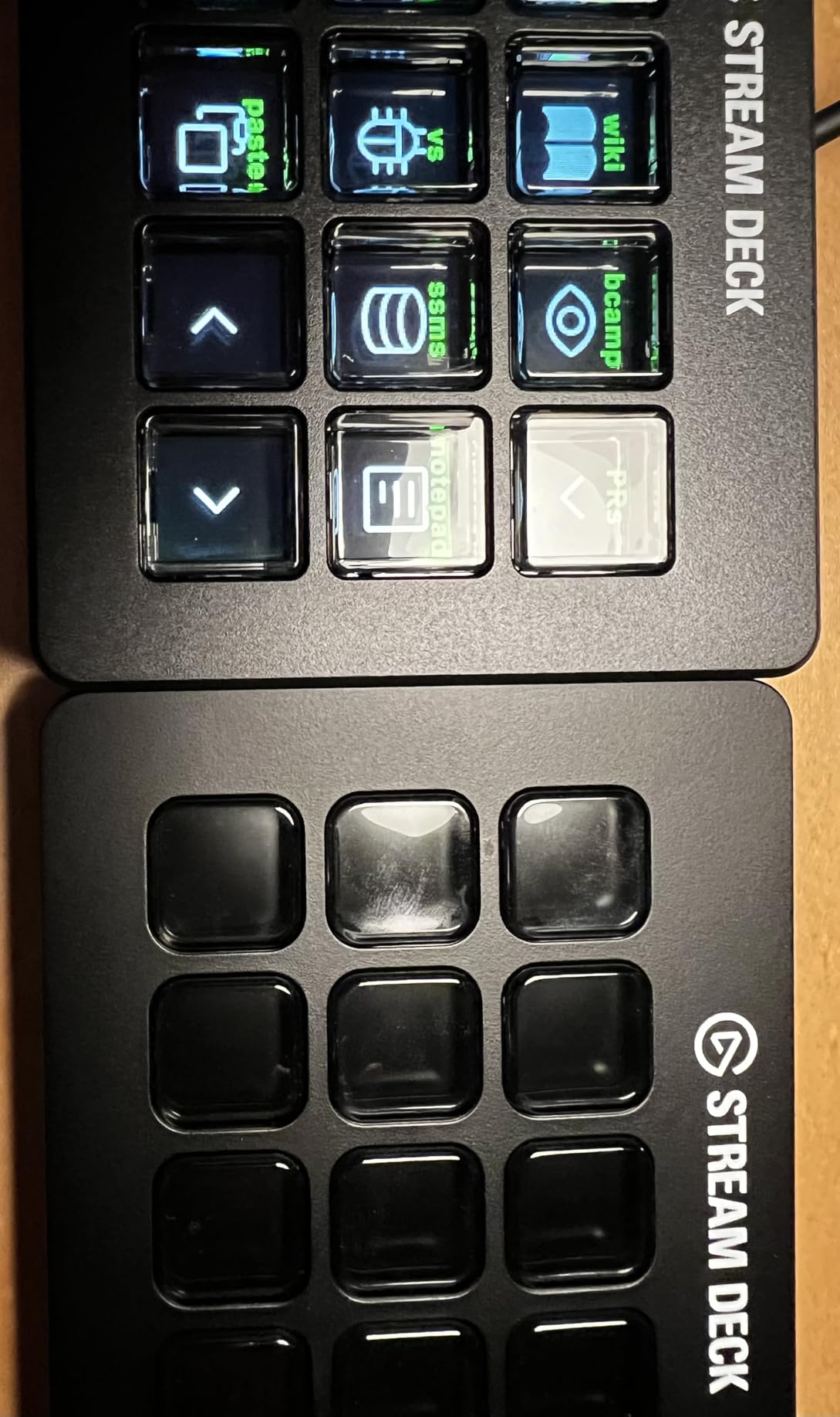 Elgato Stream Deck MK.2 White – Studio Controller, 15 macro keys, trigger actions in apps and software like OBS, Twitch, YouTube and more, works with Mac and PC Customer Review Elgato Stream Deck MK.2 White – Studio Controller, 15 macro keys, trigger actions in apps and software like OBS, Twitch, YouTube and more, works with Mac and PC - Customer Photo 2
