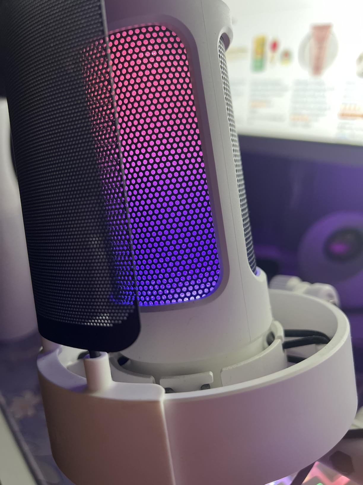 FIFINE Gaming Microphone, USB PC Mic for Streaming, Podcasts, Recording, Condenser Computer Desktop Mic on Mac, with RGB Control, Mute Touch, Headphone Jack, Pop Filter, Stand-AmpliGame A8 Customer Review FIFINE Gaming Microphone, USB PC Mic for Streaming, Podcasts, Recording, Condenser Computer Desktop Mic on Mac, with RGB Control, Mute Touch, Headphone Jack, Pop Filter, Stand-AmpliGame A8 - Customer Photo 5