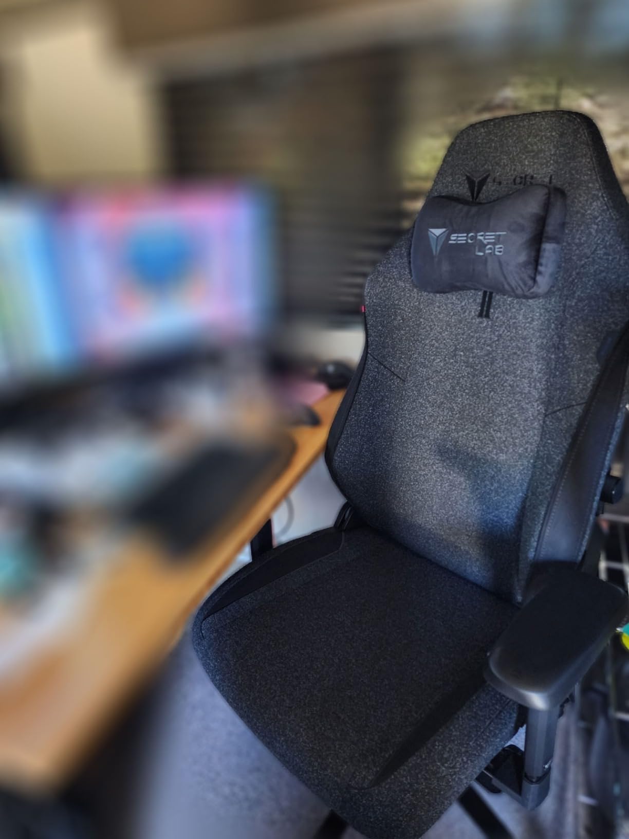 Secretlab Titan Evo Arctic White Gaming Chair - Reclining, Ergonomic & Comfortable Computer Chair with 4D Armrests, Magnetic Head Pillow & 4-Way Lumbar Support - White - Fabric Customer Review Secretlab Titan Evo Arctic White Gaming Chair - Reclining, Ergonomic & Comfortable Computer Chair with 4D Armrests, Magnetic Head Pillow & 4-Way Lumbar Support - White - Fabric - Customer Photo 5