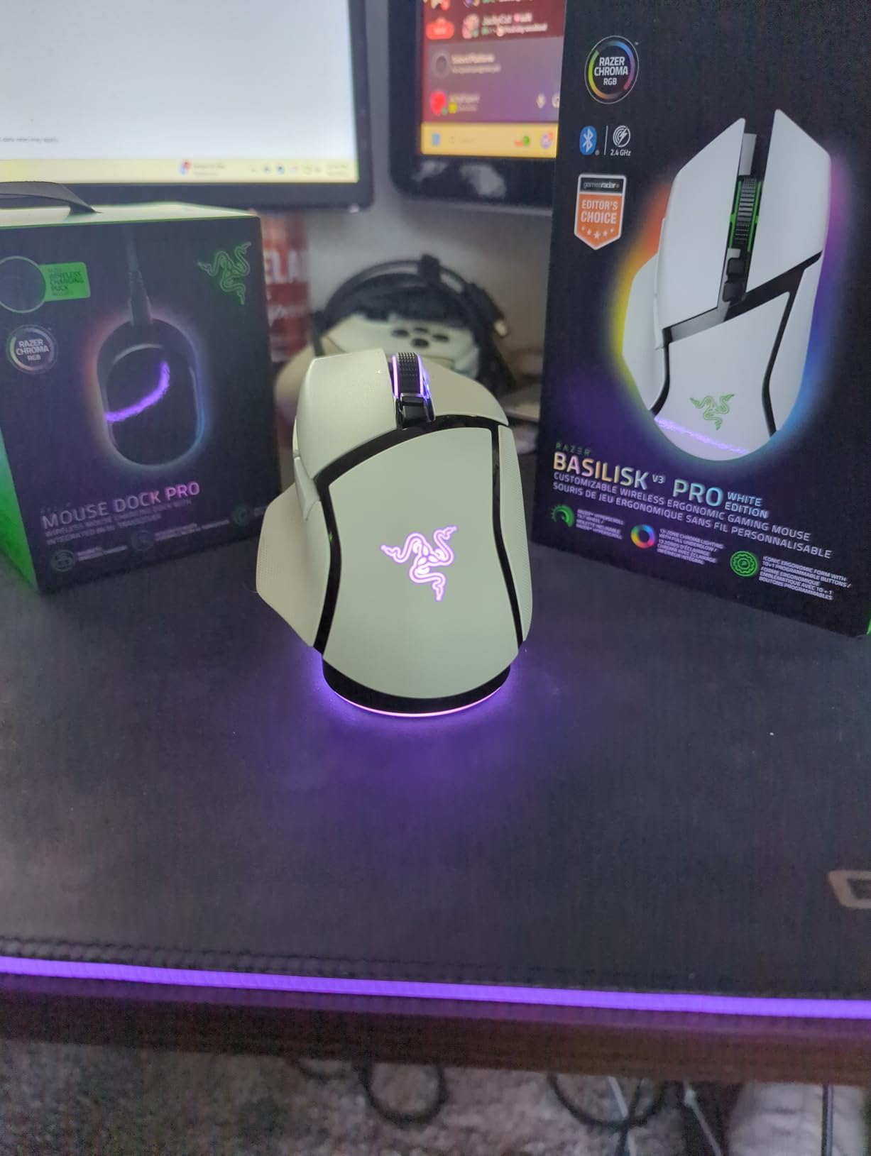 Razer Basilisk V3 Pro Wireless Gaming Mouse: HyperScroll Tilt Wheel - 30K DPI Optical Sensor - Gen-3 Optical Switches - 13-Zone Chroma RGB - 13 Programmable Controls - 3 Connection Modes - Black - Customer Photo 4