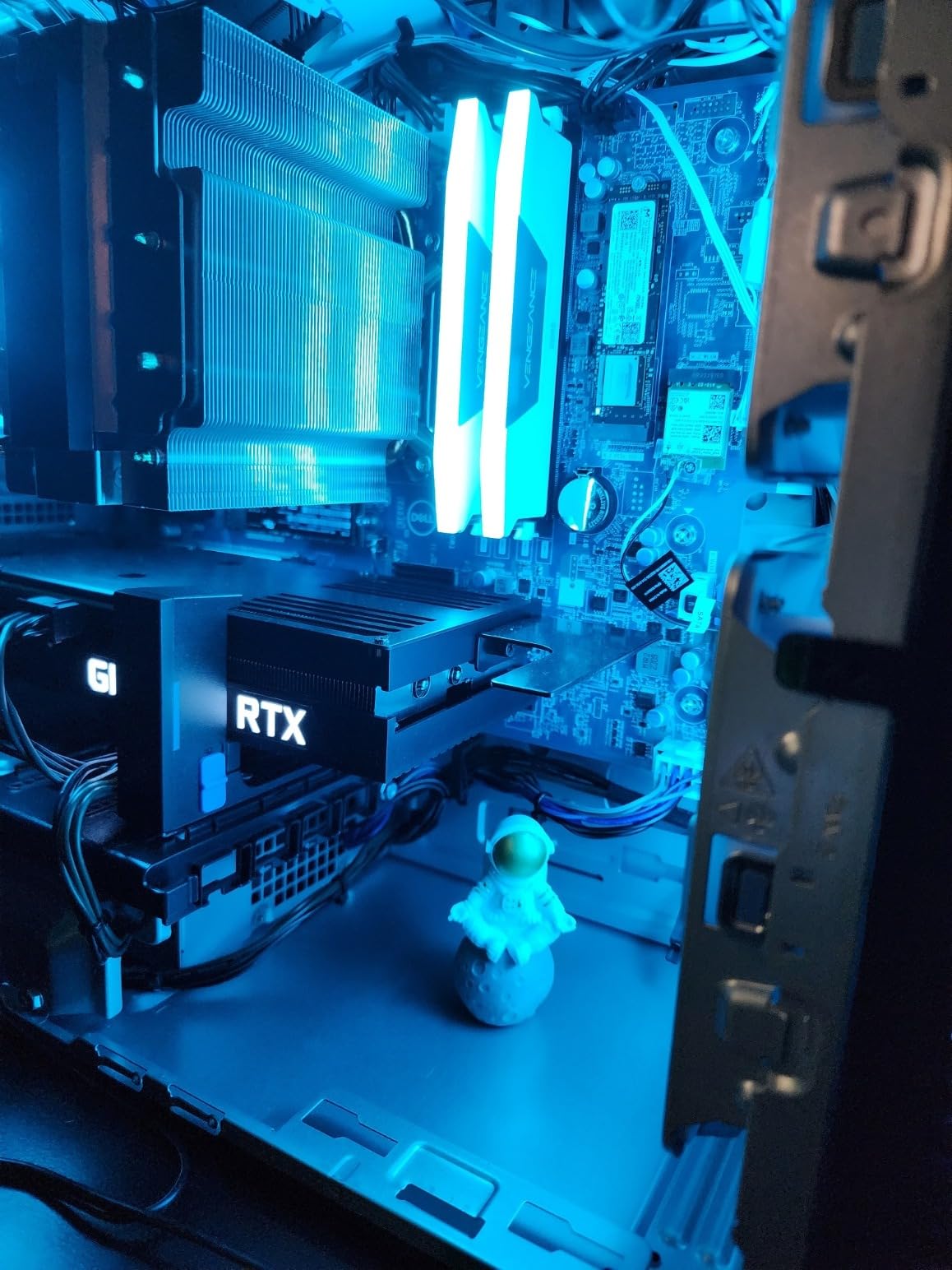 CORSAIR VENGEANCE RGB DDR5 RAM 32GB (2x16GB) 6000MHz CL36-36-36-76 1.35V Intel XMP Desktop Computer Memory - White (CMH32GX5M2D6000C36W) Customer Review CORSAIR VENGEANCE RGB DDR5 RAM 32GB (2x16GB) 6000MHz CL36-36-36-76 1.35V Intel XMP Desktop Computer Memory - White (CMH32GX5M2D6000C36W) - Customer Photo 3