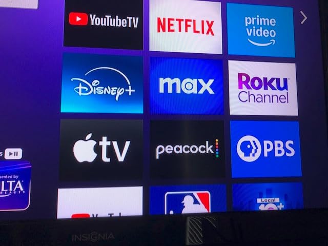 Roku Ultra | The Ultimate Streaming Device 4K/HDR/D. Vision/Atmos, Rechargeable Roku Voice Remote Pro, and More | Free & Live TV (Renewed) - Customer Photo 1