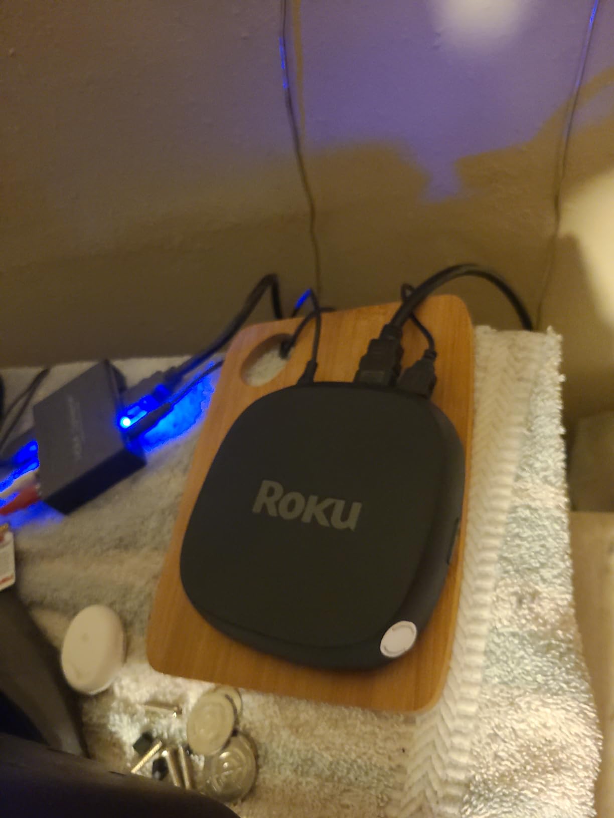 Roku Ultra | The Ultimate Streaming Device 4K/HDR/D. Vision/Atmos, Rechargeable Roku Voice Remote Pro, and More | Free & Live TV (Renewed) - Customer Photo 3