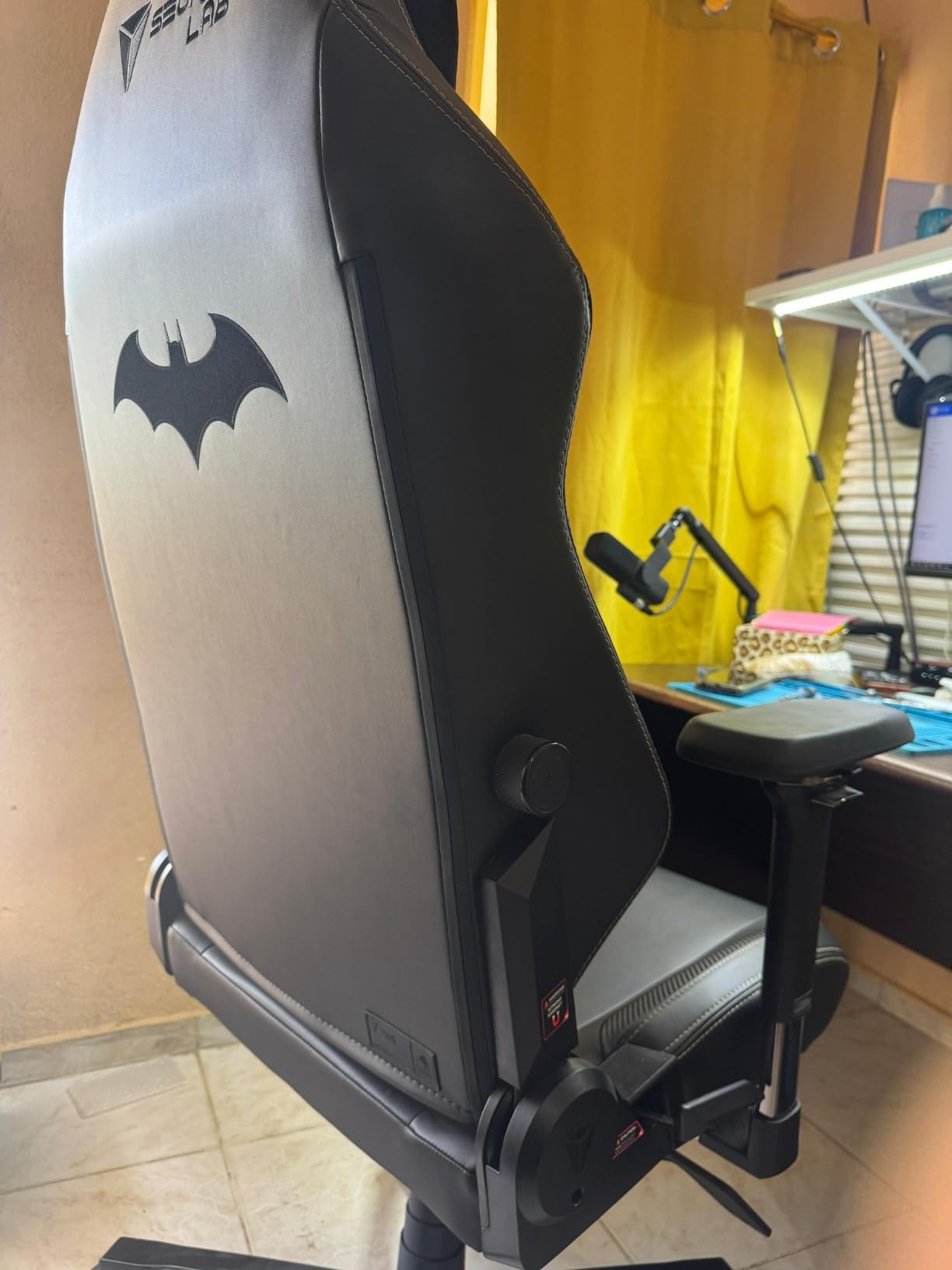 Secretlab Titan Evo Dark Knight Gaming Chair - Reclining, Ergonomic, Comfortable Computer Chair with 4D Armrests, Headrest & Lumbar Support - Small - Black - Leatherette Customer Review Secretlab Titan Evo Dark Knight Gaming Chair - Reclining, Ergonomic, Comfortable Computer Chair with 4D Armrests, Headrest & Lumbar Support - Small - Black - Leatherette - Customer Photo 5