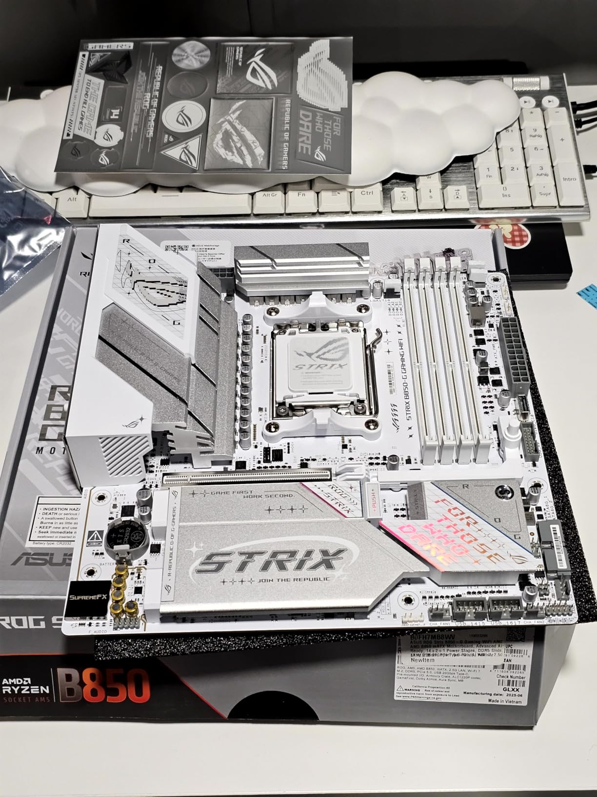 ASUS ROG Strix B650-A Gaming WiFi 6E AM5 (LGA1718) Ryzen 7000 Motherboard(12+2 Power Stages,DDR5,3xM.2 Slots,PCIe® 4.0, 2.5G LAN,WiFi 6E,USB 3.2 Gen 2x2 Type-C® Port) Customer Review ASUS ROG Strix B650-A Gaming WiFi 6E AM5 (LGA1718) Ryzen 7000 Motherboard(12+2 Power Stages,DDR5,3xM.2 Slots,PCIe® 4.0, 2.5G LAN,WiFi 6E,USB 3.2 Gen 2x2 Type-C® Port) - Customer Photo 3