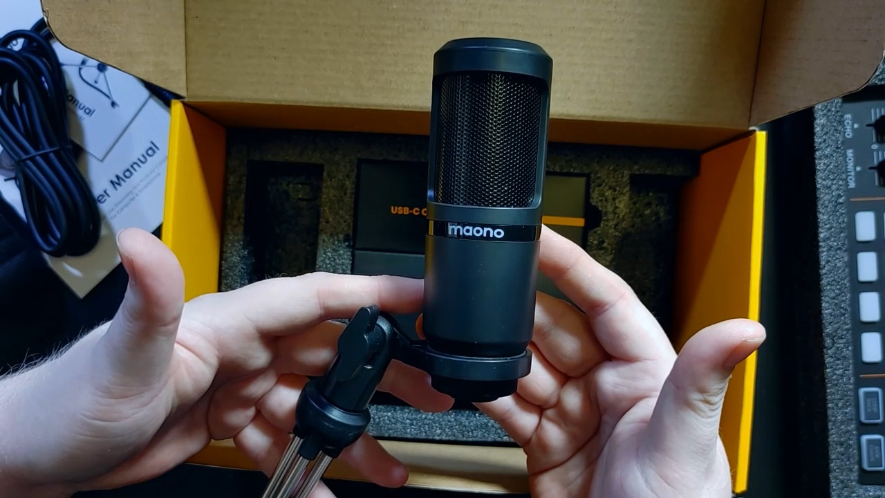 MAONO Podcast Equipment Bundle Audio mixer All-in-One Podcast Production Studio with 3.5mm Microphone for Live Streaming, Podcast Recording, PC, Smartphone, DJ MaonoCaster Lite (AU-AM200-S1) Customer Review MAONO Podcast Equipment Bundle Audio mixer All-in-One Podcast Production Studio with 3.5mm Microphone for Live Streaming, Podcast Recording, PC, Smartphone, DJ MaonoCaster Lite (AU-AM200-S1) - Customer Photo 2