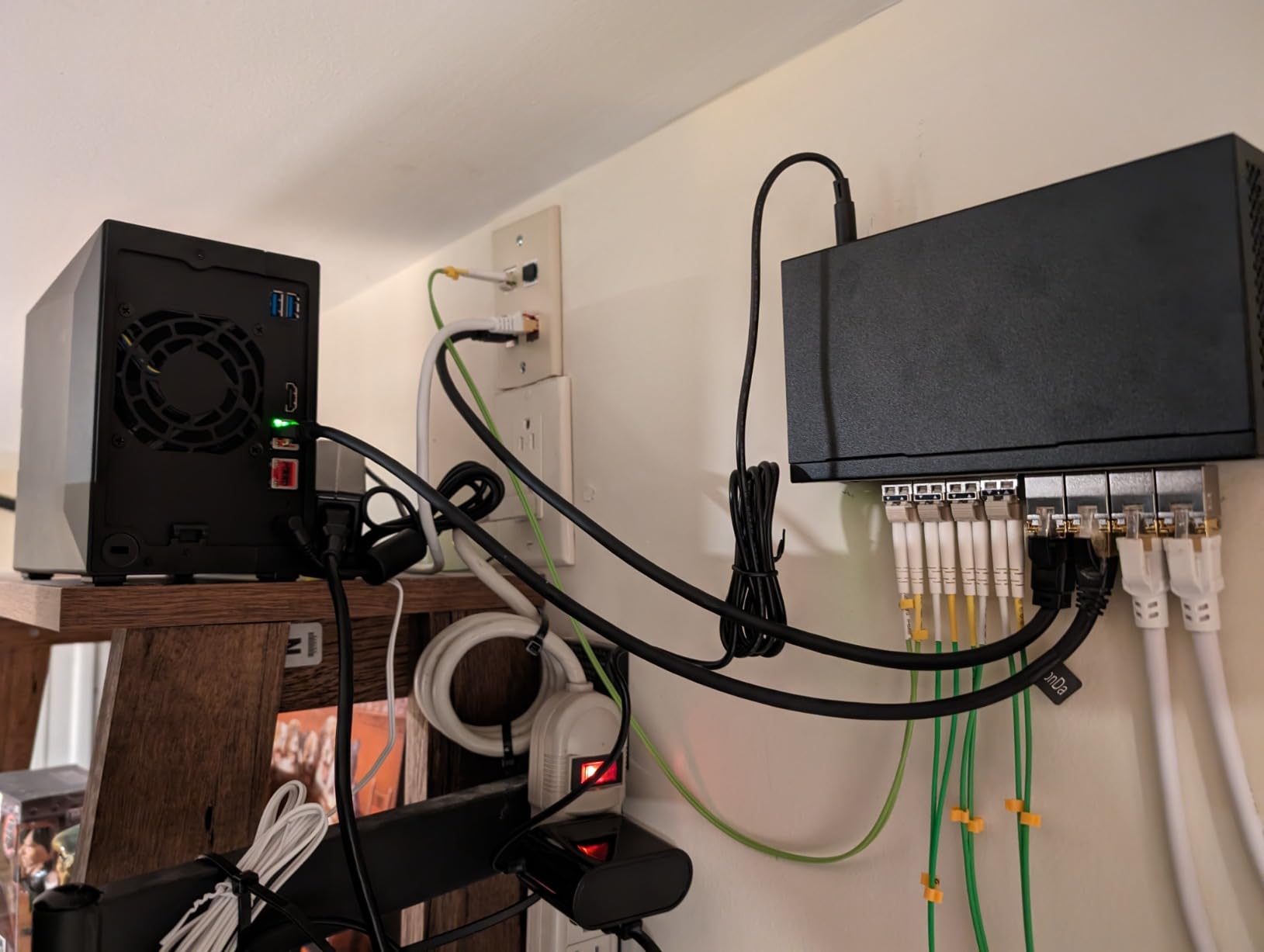 AS5402T, 2 Bay NAS, Intel Quad-Core 2.0GHz CPU, 4X M.2 NVMe SSD Slots, 2x2.5GbE Ports, 4GB DDR4 RAM, Cloud Storage for Gaming and Live Stream, Network Attached Storage(Diskless) Customer Review AS5402T, 2 Bay NAS, Intel Quad-Core 2.0GHz CPU, 4X M.2 NVMe SSD Slots, 2x2.5GbE Ports, 4GB DDR4 RAM, Cloud Storage for Gaming and Live Stream, Network Attached Storage(Diskless) - Customer Photo 1