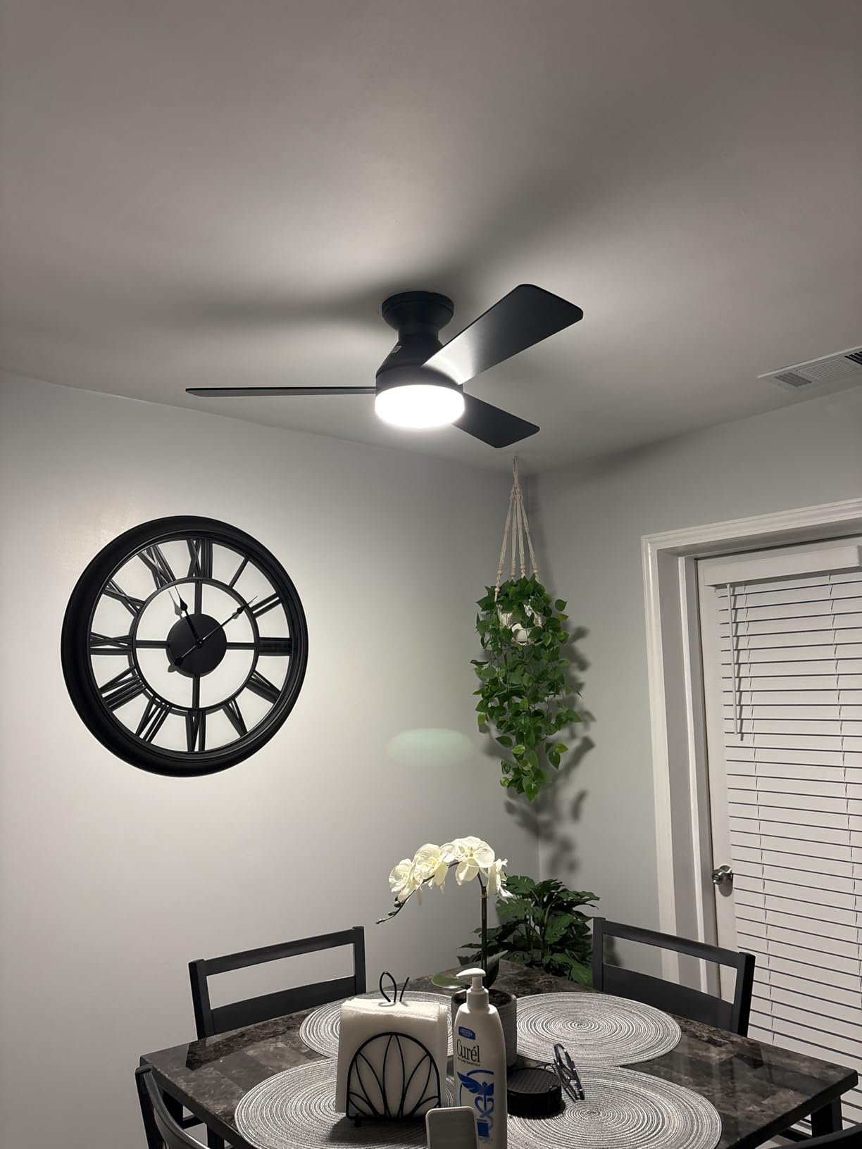 Amico Ceiling Fans with Lights, 42 inch Low Profile Ceiling fan with Light and Remote Control, Flush Mount, Reversible, 3CCT, Dimmable, Noiseless, Black Ceiling Fan for Bedroom, Indoor/Outdoor Use Customer Review Amico Ceiling Fans with Lights, 42 inch Low Profile Ceiling fan with Light and Remote Control, Flush Mount, Reversible, 3CCT, Dimmable, Noiseless, Black Ceiling Fan for Bedroom, Indoor/Outdoor Use - Customer Photo 1
