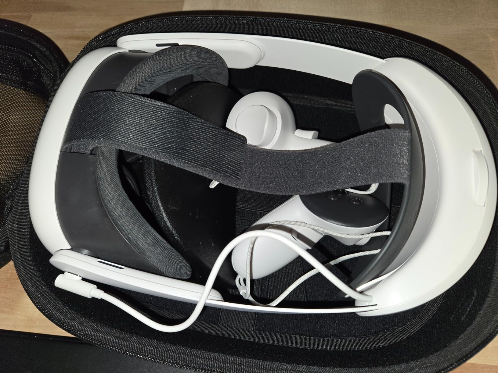 JSAUX Hard Carrying Case Compatible with PSVR2 Gaming Headset Touch Controllers and PS VR2 Accessories with Silicone Straps and Lens Cloth, PlayStation VR2 Portable Case for Home Storage and Travel Customer Review JSAUX Hard Carrying Case Compatible with PSVR2 Gaming Headset Touch Controllers and PS VR2 Accessories with Silicone Straps and Lens Cloth, PlayStation VR2 Portable Case for Home Storage and Travel - Customer Photo 1