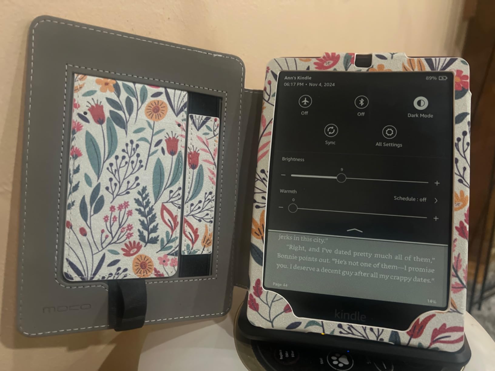 Amazon Kindle Paperwhite Signature Edition 32GB – Our fastest Kindle with auto-adjusting front light, wireless charging, and weeks of battery life – Metallic Black - Customer Photo 2