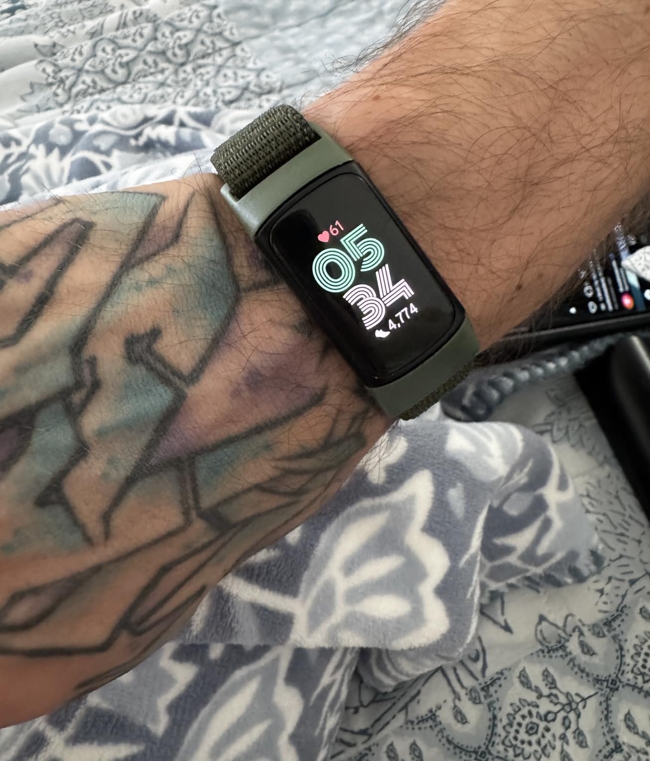 Fitbit Charge 6 Activity Tracker Heart Rate Monitoring, 7-Day Battery, Integrated Google Apps, Maps & Wallet, in-Depth Health Insights, Activity & Sleep Analysis, S & L Bands Included, Obsidian/Black Customer Review Fitbit Charge 6 Activity Tracker Heart Rate Monitoring, 7-Day Battery, Integrated Google Apps, Maps & Wallet, in-Depth Health Insights, Activity & Sleep Analysis, S & L Bands Included, Obsidian/Black - Customer Photo 2