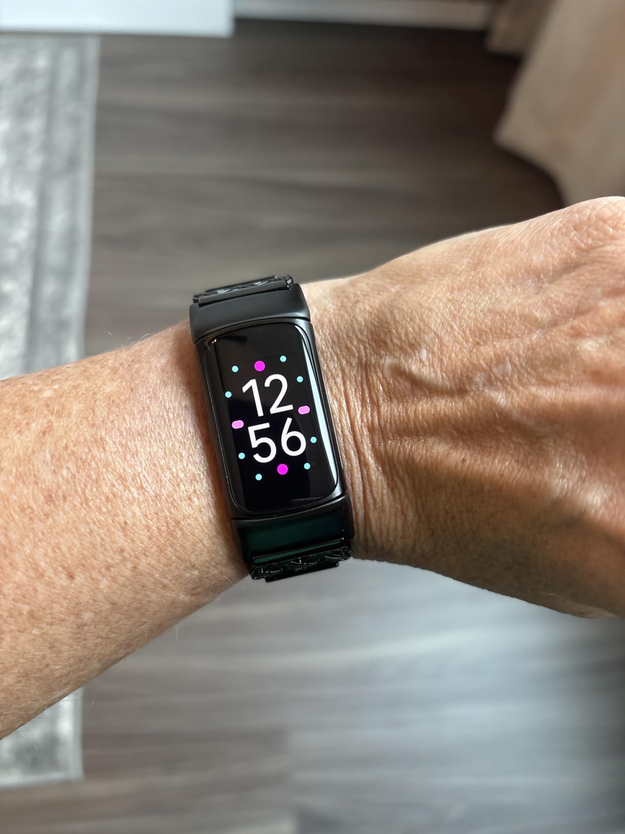 Fitbit Charge 6 Activity Tracker Heart Rate Monitoring, 7-Day Battery, Integrated Google Apps, Maps & Wallet, in-Depth Health Insights, Activity & Sleep Analysis, S & L Bands Included, Obsidian/Black Customer Review Fitbit Charge 6 Activity Tracker Heart Rate Monitoring, 7-Day Battery, Integrated Google Apps, Maps & Wallet, in-Depth Health Insights, Activity & Sleep Analysis, S & L Bands Included, Obsidian/Black - Customer Photo 4