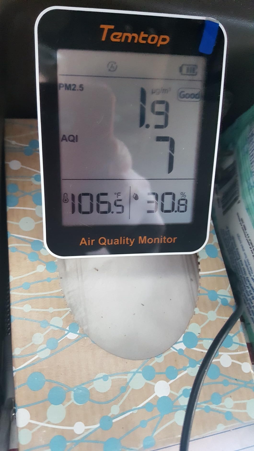 Temtop Air Quality Monitor Indoor Thermo-Hygrometer - PM2.5, AQI, Temperature, and Humidity Meter for Home, Office, or School, Air Quality Measurement, 60-Day Battery Life - Customer Photo 5