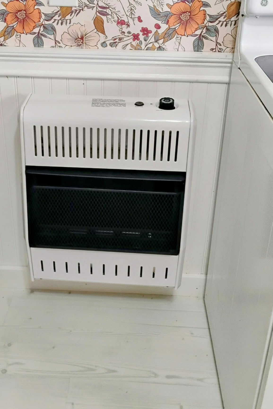 ProCom ML300TBA-B Ventless Propane Gas Blue Flame Space Heater with Thermostat Control for Home and Office Use, 28000 BTU, Heats Up to 1400 Sq. Ft., Includes Wall Mount and Base Feet, White - Customer Photo 1