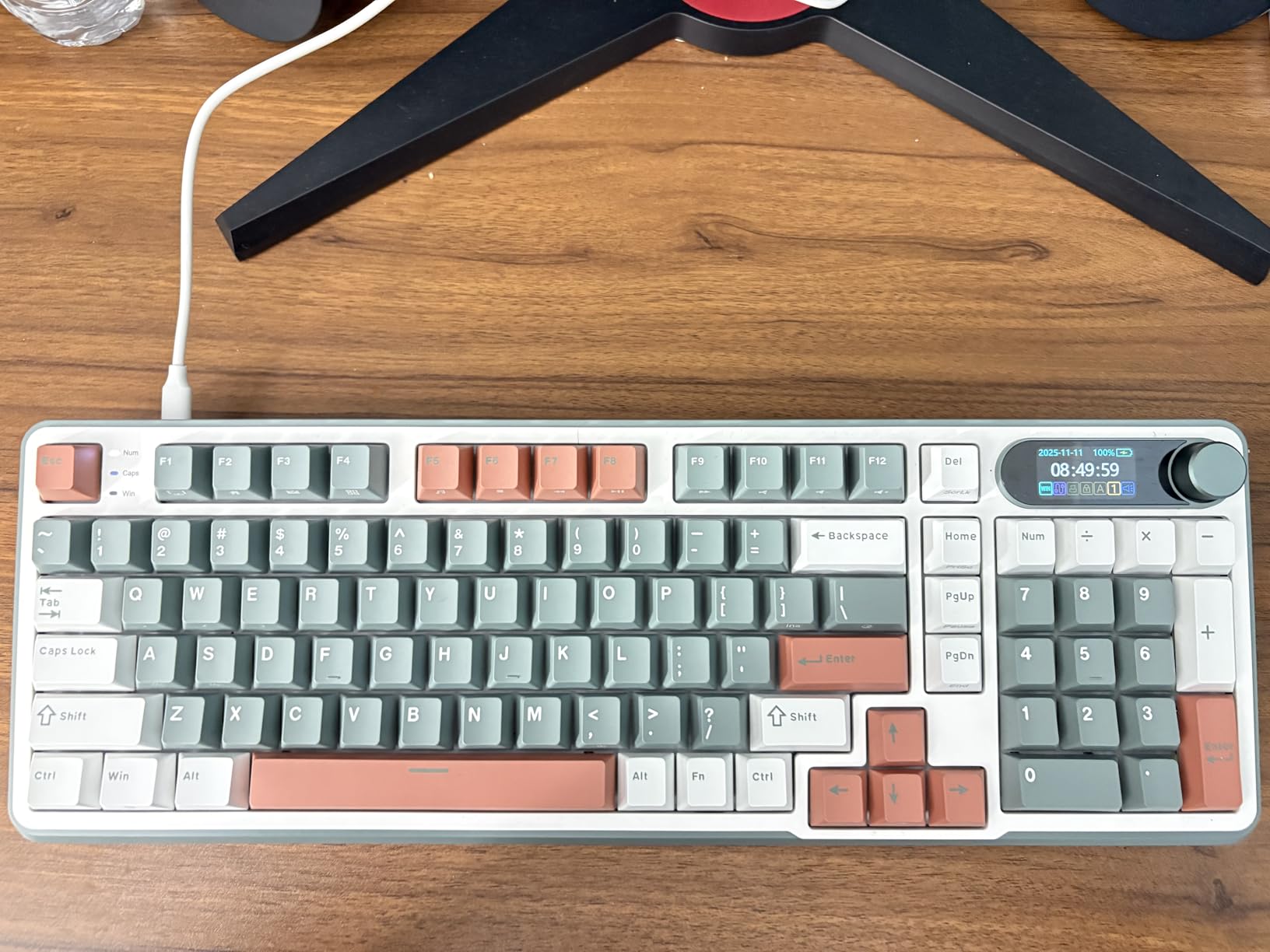 RK ROYAL KLUDGE S98 Mechanical Keyboard w/Smart Display & Knob, Top Mount 96% Wireless Mechanical Keyboard BT/2.4G/USB-C, Hot Swappable, Software Support, Creamy Sounding, 98 Keys Customer Review RK ROYAL KLUDGE S98 Mechanical Keyboard w/Smart Display & Knob, Top Mount 96% Wireless Mechanical Keyboard BT/2.4G/USB-C, Hot Swappable, Software Support, Creamy Sounding, 98 Keys - Customer Photo 1