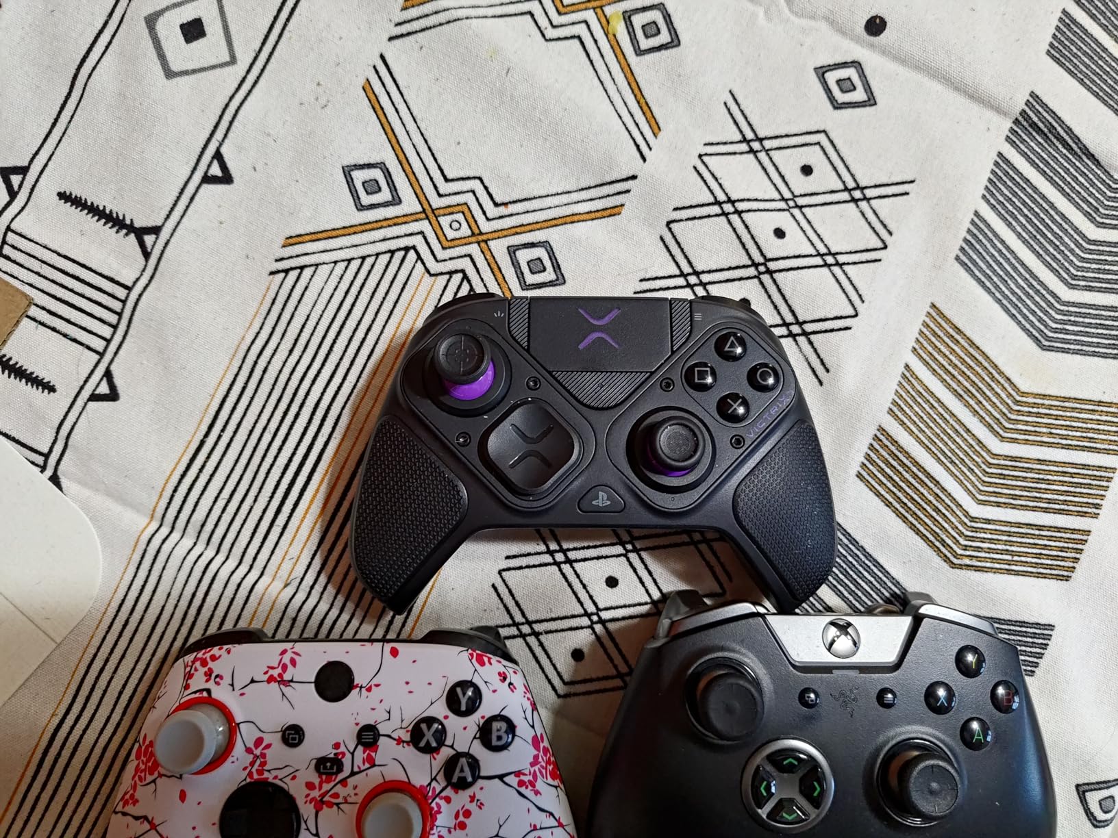 PDP Victrix Pro BFG Wireless Gaming Controller for Playstation 5 / PS5, PS4, PC, Modular Esports Gamepad, Remappable Buttons, Customizable Triggers/Paddles/D-Pad/Fightpad, PC App, White Customer Review PDP Victrix Pro BFG Wireless Gaming Controller for Playstation 5 / PS5, PS4, PC, Modular Esports Gamepad, Remappable Buttons, Customizable Triggers/Paddles/D-Pad/Fightpad, PC App, White - Customer Photo 1