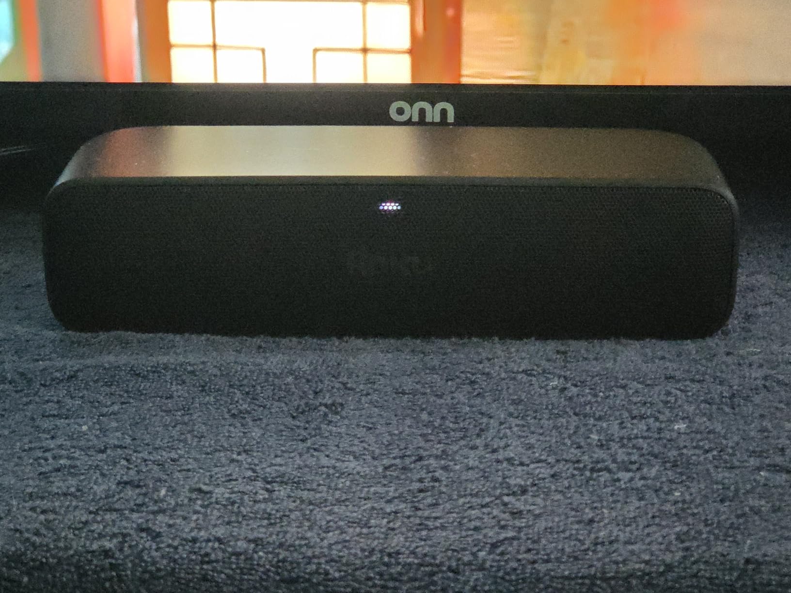 Roku Streambar SE | 2-in-1 TV Soundbar with Built-in 4K/HD/HDR Streaming, Premium Speakers, & Enhanced Speech Clarity for Crisp, Clear Dialogue - Quick Guided Simple Setup - Customer Photo 4