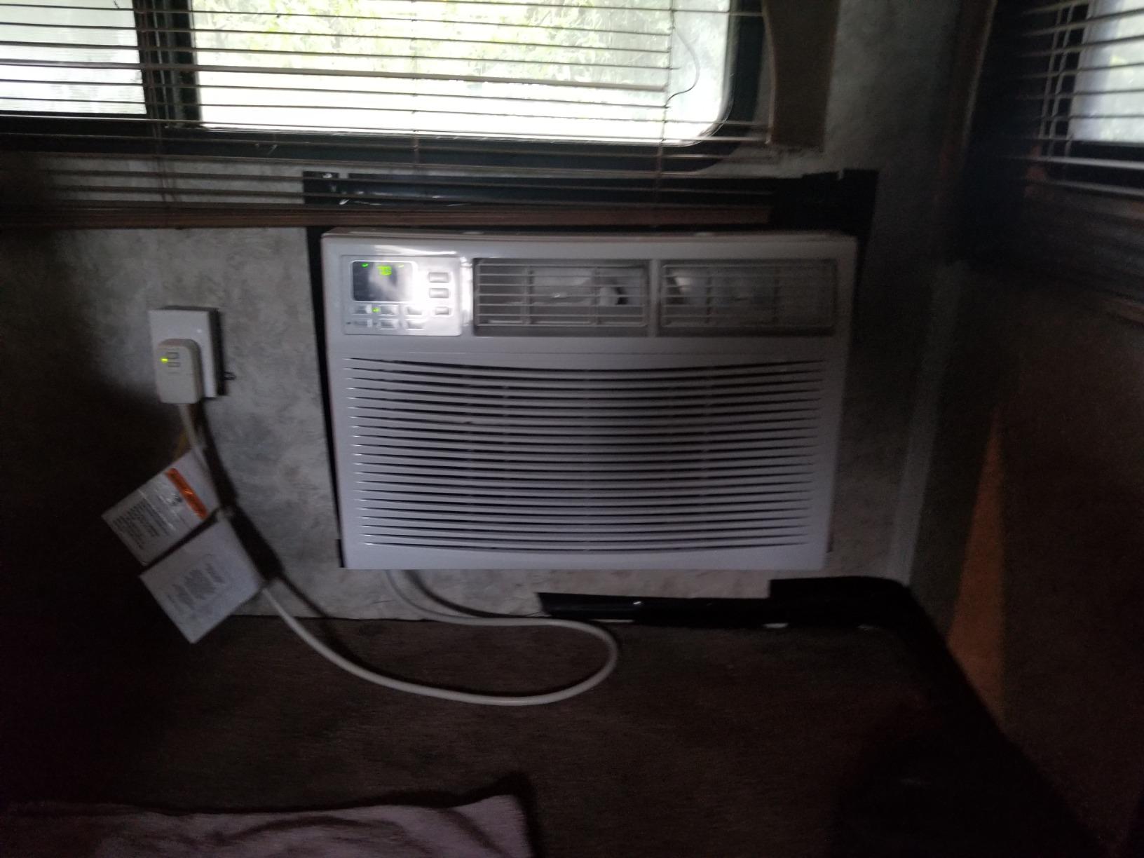 Amana 12,000 BTU Window Air Conditioner, 115V, Cools up to 550 Sq. Ft. for Bedroom, Living Room, Kitchen, with Remote Control, 24H Timer, 3-Speed, Auto-Restart, Digital Display, White - Customer Photo 2