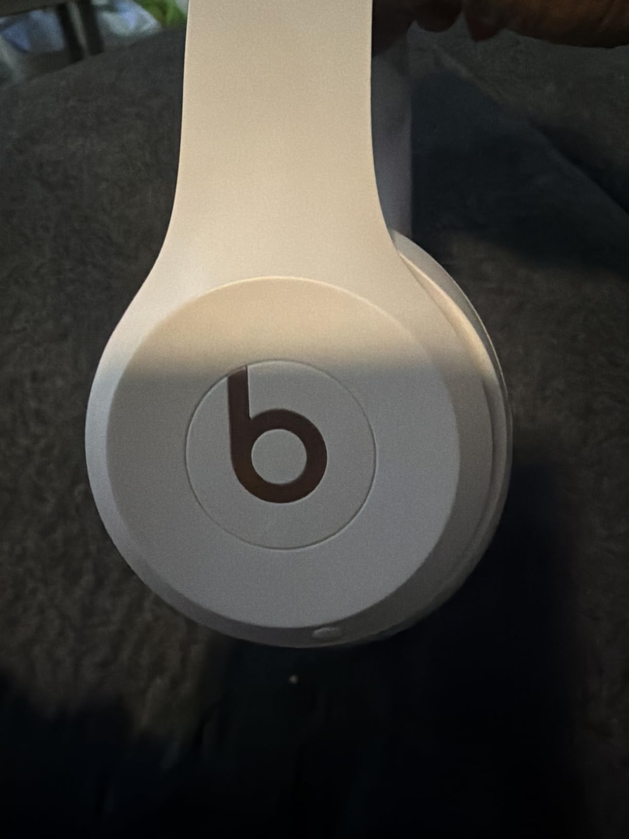 Beats Solo 4 - Wireless On-Ear Bluetooth Headphones, Up to 50-Hour Battery Life, Ultra-Lightweight Comfort, Powerful and Balanced Sound, Apple & Android Compatible - Matte Black - Customer Photo 2