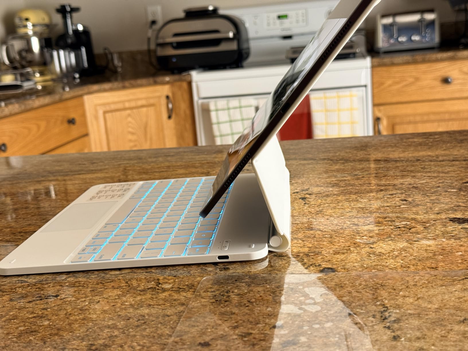 iPad Pro 13-Inch (M4): Built for Apple Intelligence, Ultra Retina XDR Display, 256GB, 12MP Front/Back Camera, LiDAR Scanner, Wi-Fi 6E, Face ID, All-Day Battery Life — Space Black Customer Review iPad Pro 13-Inch (M4): Built for Apple Intelligence, Ultra Retina XDR Display, 256GB, 12MP Front/Back Camera, LiDAR Scanner, Wi-Fi 6E, Face ID, All-Day Battery Life — Space Black - Customer Photo 1