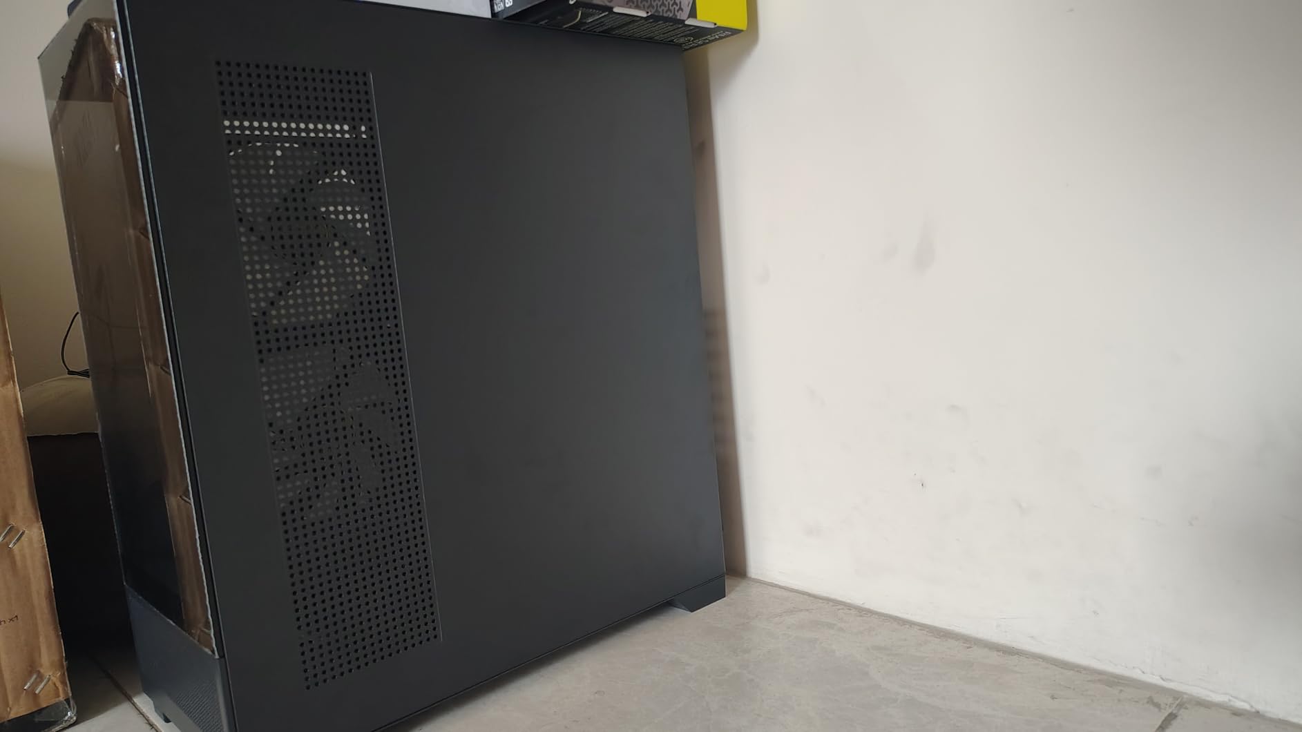 GAMDIAS ATX Mid Tower Computer PC Case with Tempered Glass, 4X 120mm ARGB PWM Fans Gaming Case, Support Up to 6X 120mm Fans, 360mm AIO/Radiator, 260mm GPU/VGA, 160mm CPU Air Cooler - Customer Photo 2