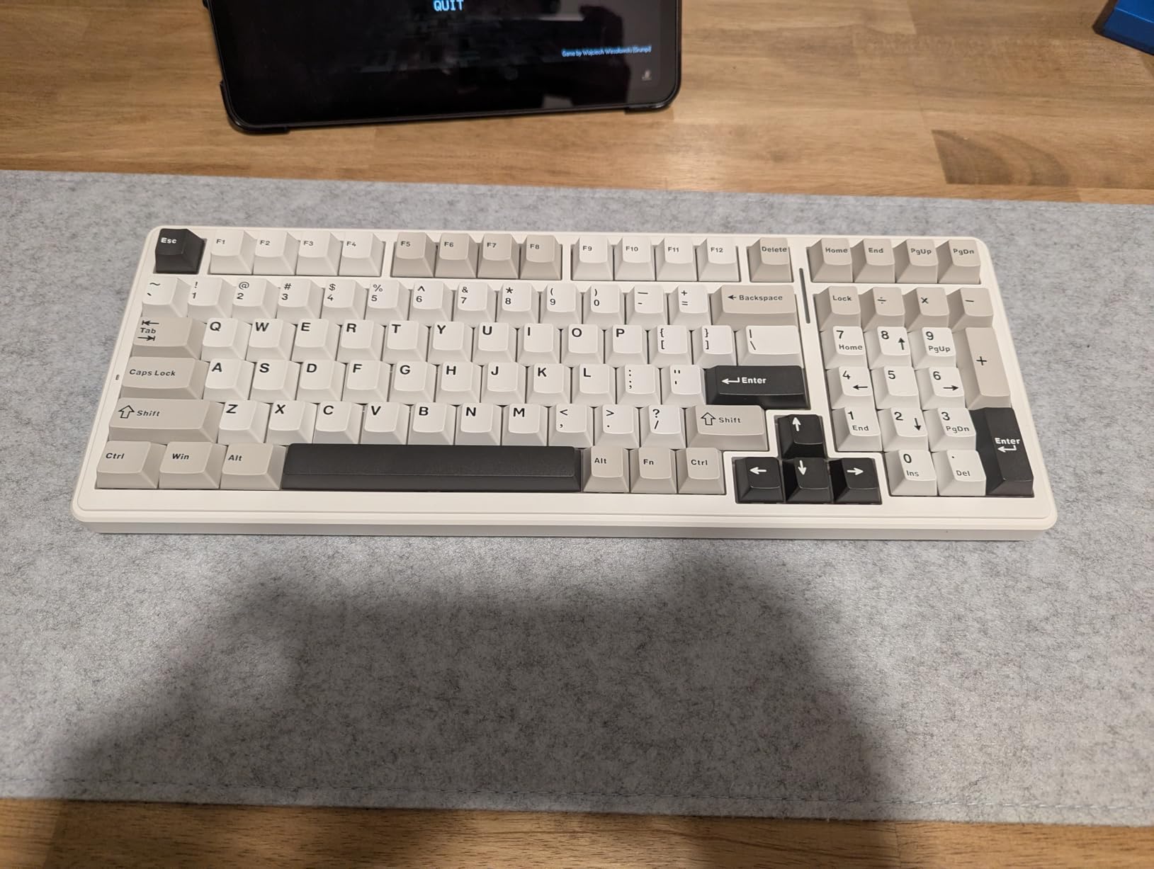 AULA F99 Wireless Mechanical Keyboard,Tri-Mode BT5.0/2.4GHz/USB-C Hot Swappable Custom Keyboard,Pre-lubed Linear Switches,RGB Backlit Gaming Keyboards for PC/Tablet/Xbox/PS4/PS5 Customer Review AULA F99 Wireless Mechanical Keyboard,Tri-Mode BT5.0/2.4GHz/USB-C Hot Swappable Custom Keyboard,Pre-lubed Linear Switches,RGB Backlit Gaming Keyboards for PC/Tablet/Xbox/PS4/PS5 - Customer Photo 1