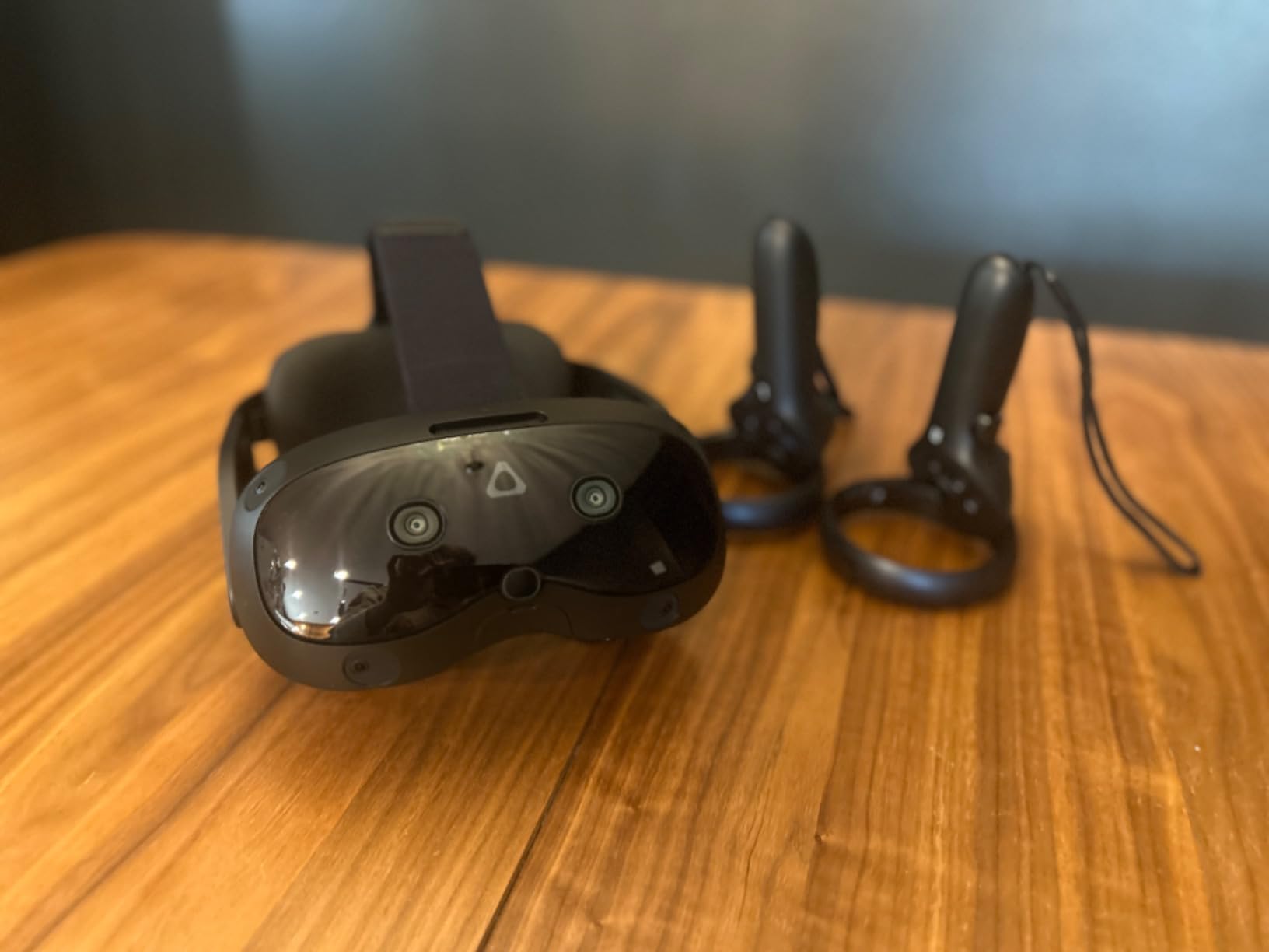 HTC Vive Focus Vision — Mixed Reality and PC VR Headset + Controllers — Consumer Edition Customer Review HTC Vive Focus Vision — Mixed Reality and PC VR Headset + Controllers — Consumer Edition - Customer Photo 4
